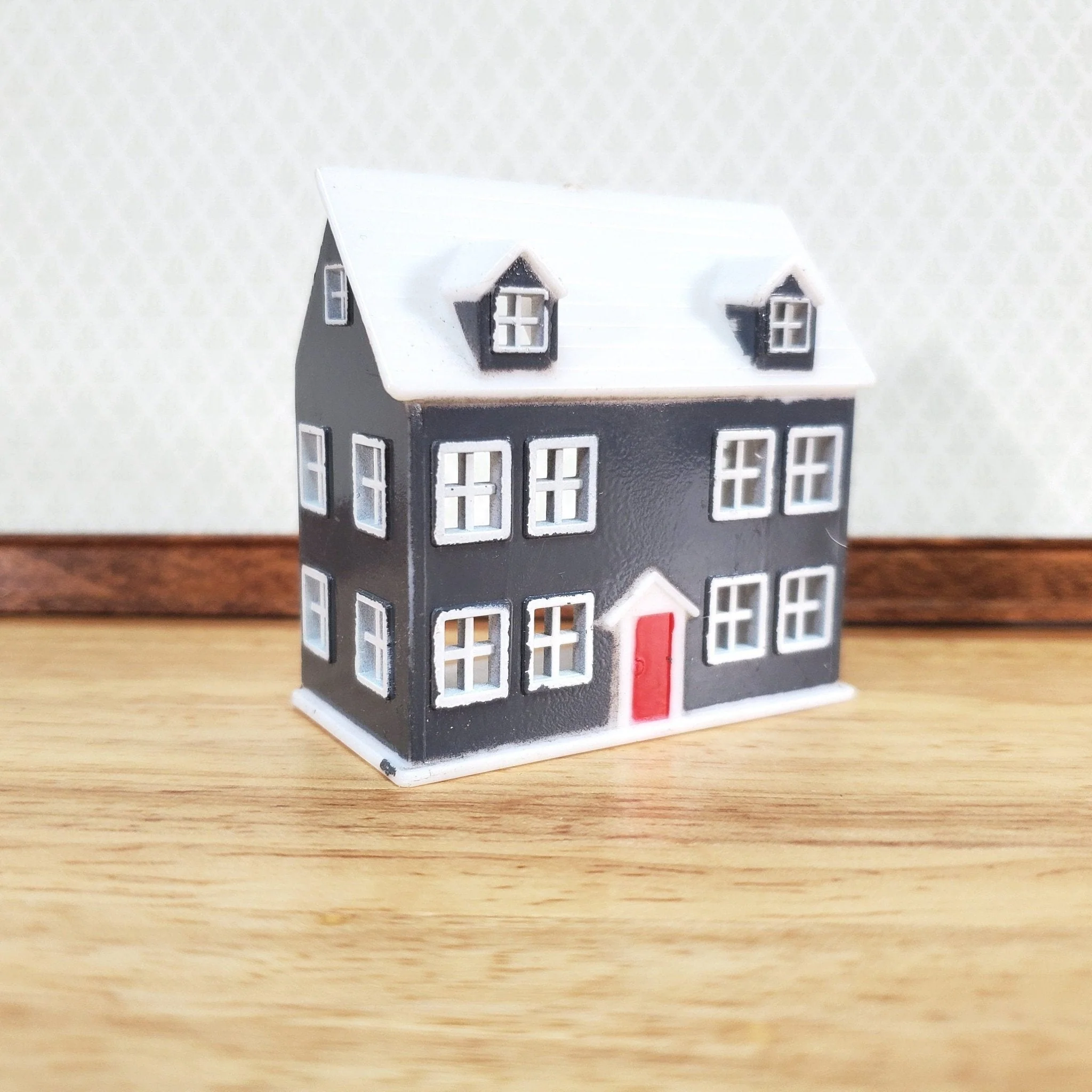 1:144 Scale Dollhouse Miniature Dolls House with Red Door Plastic - Image 2