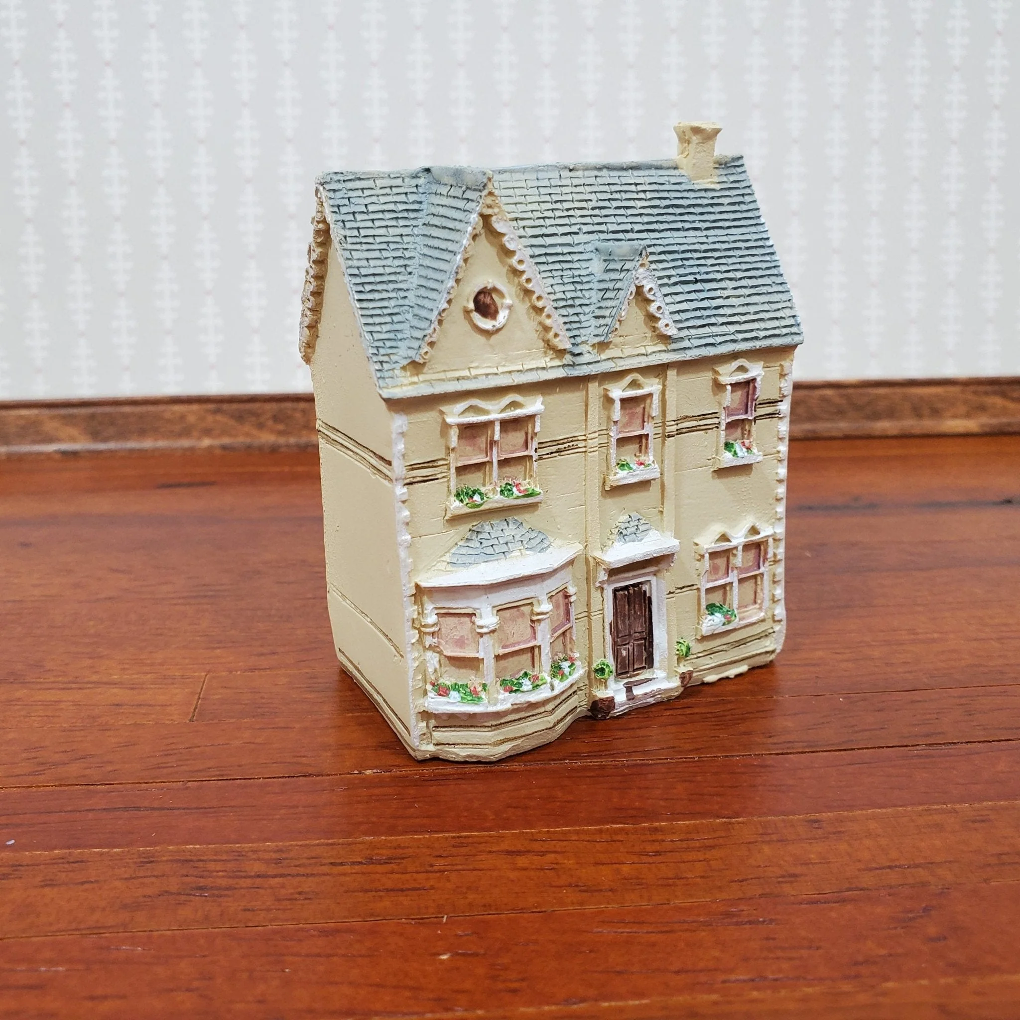 1:144 Scale Dollhouse Resin Miniature "Holme Lodge House" 2 Story