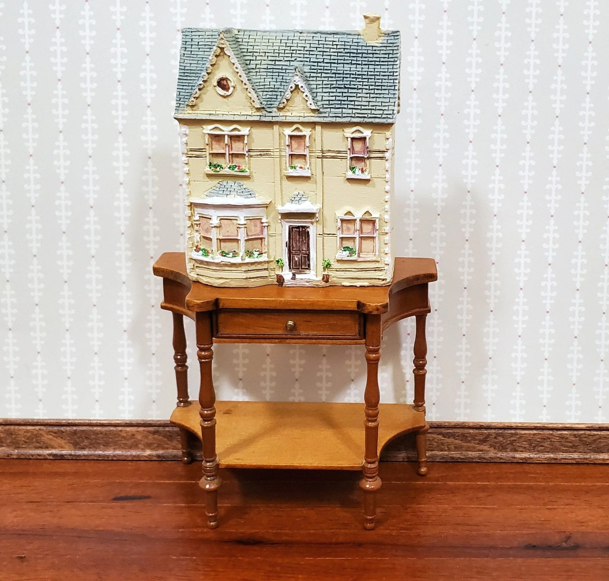 1:144 Scale Dollhouse Resin Miniature "Holme Lodge House" 2 Story - Image 3