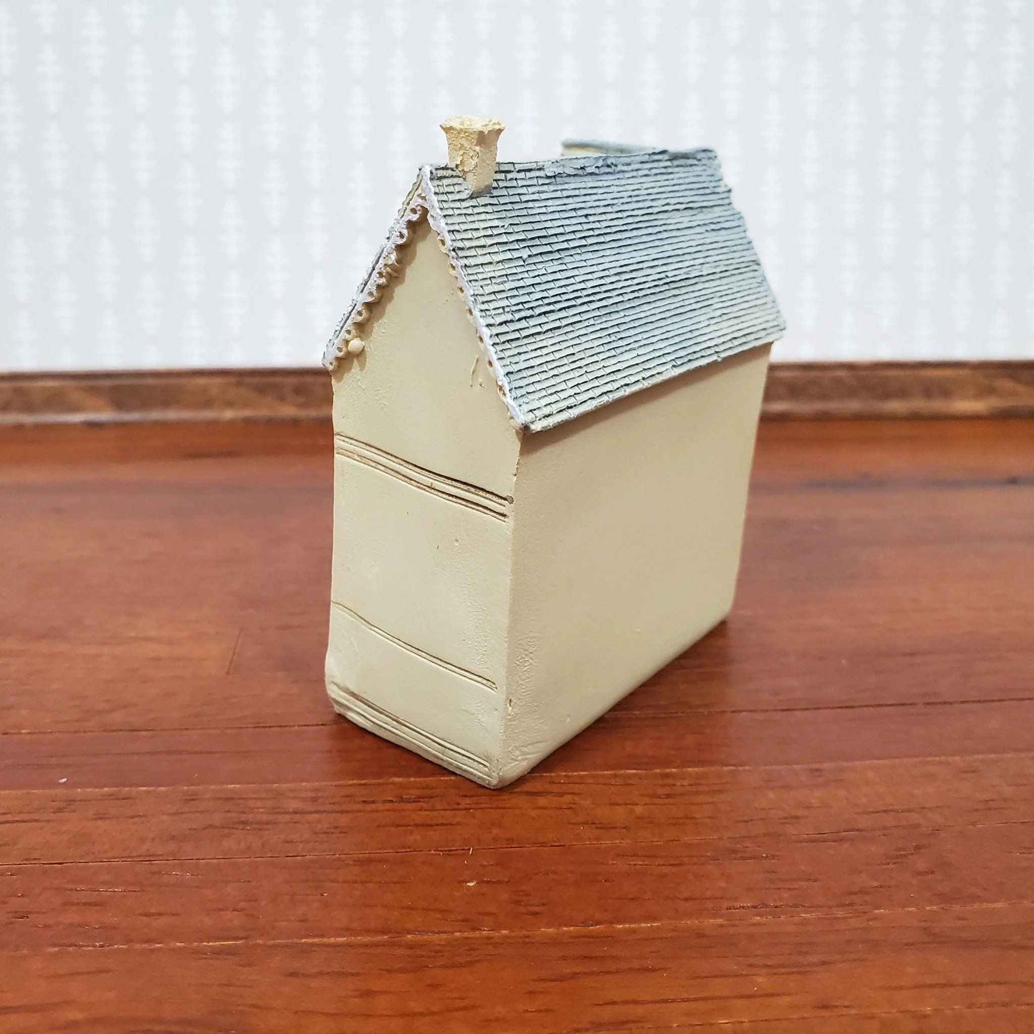 1:144 Scale Dollhouse Resin Miniature "Holme Lodge House" 2 Story - Image 4