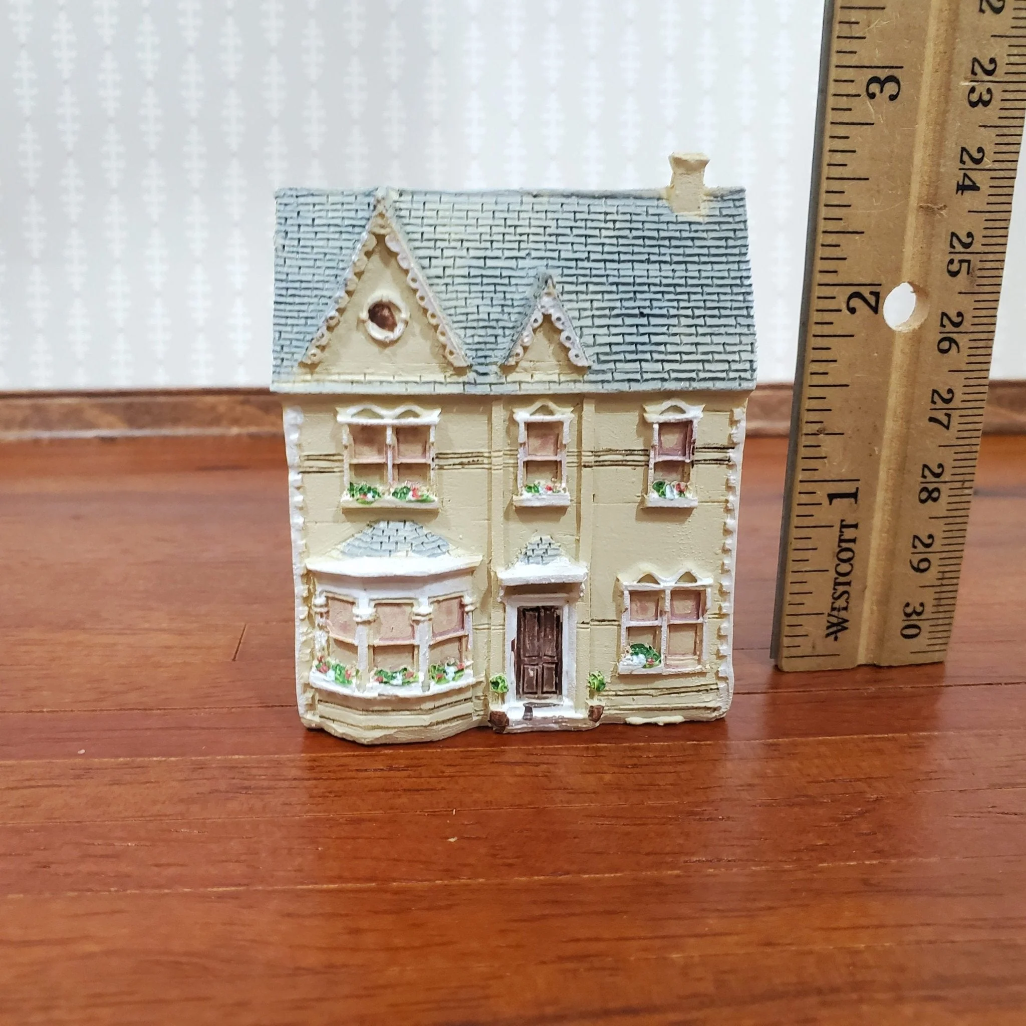 1:144 Scale Dollhouse Resin Miniature "Holme Lodge House" 2 Story - Image 5