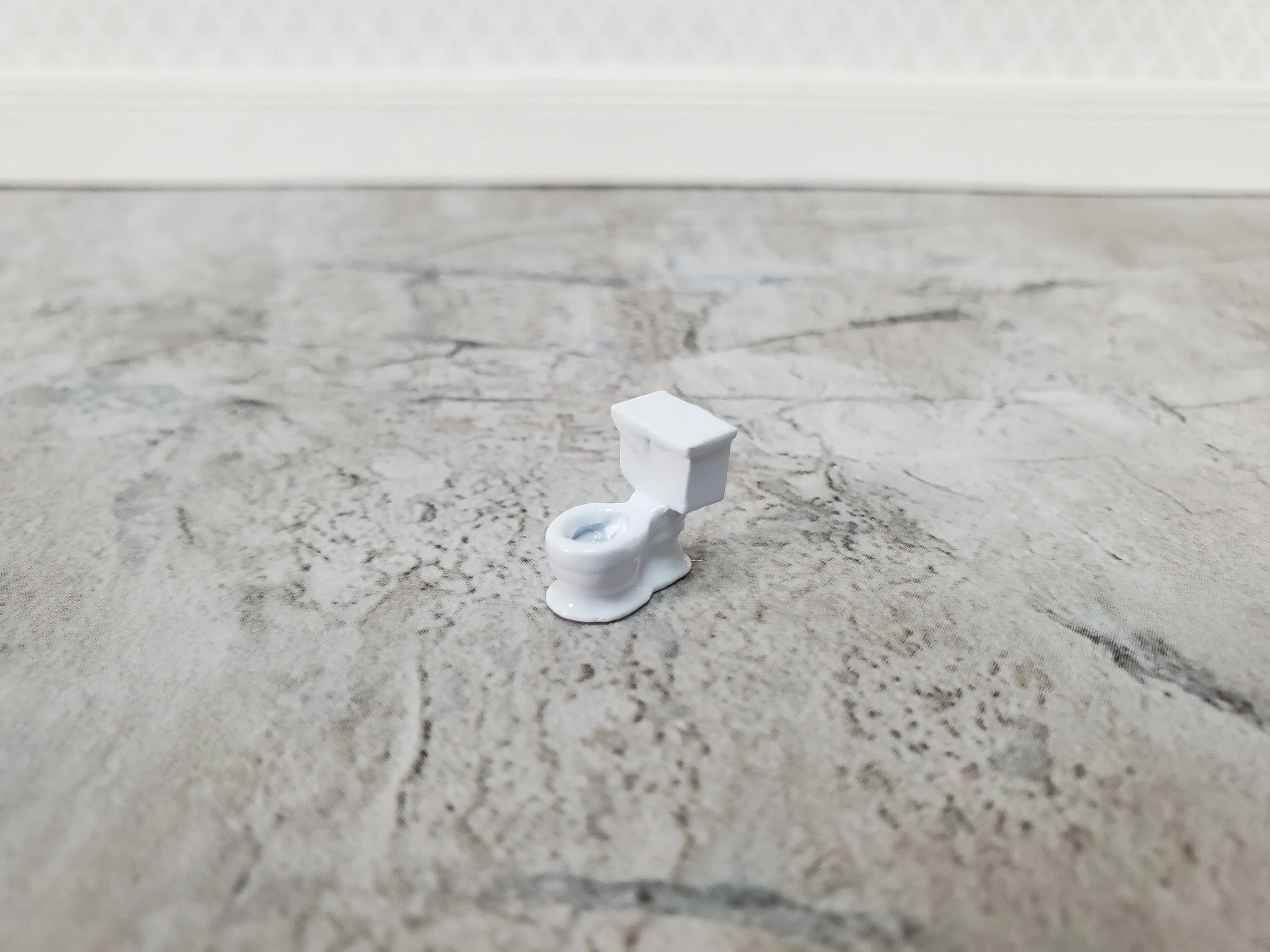1:144 Scale Miniature Toilet Micro Minis Painted Metal White Dollhouse Furniture - Image 5