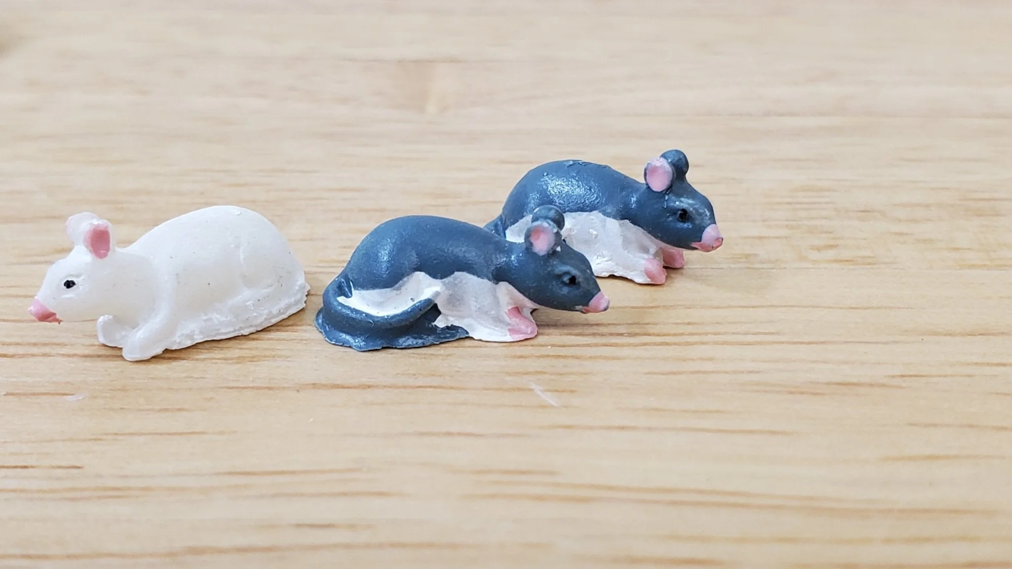6 Tiny Mice Rats for Dollhouses White & Gray & White 1:12 Scale Miniatures - Image 2