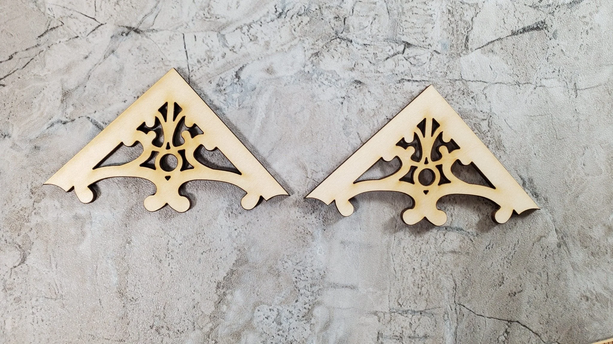 Dollhouse Apex Trim Victorian Style Pediment x2 Small Miniature Wood Decoration MC146