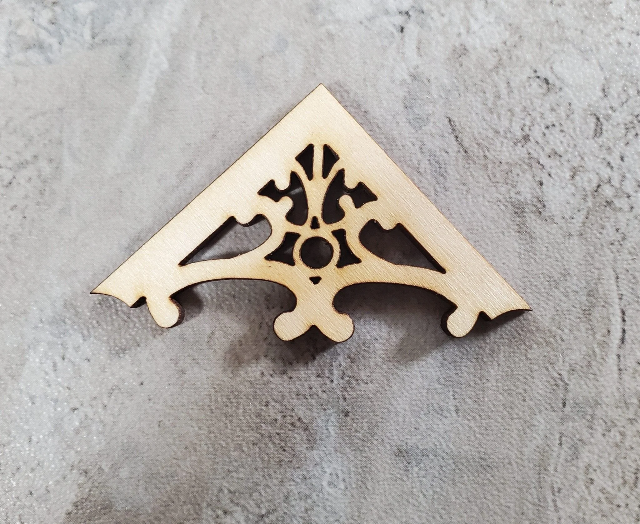 Dollhouse Apex Trim Victorian Style Pediment x2 Small Miniature Wood Decoration MC146 - Image 3
