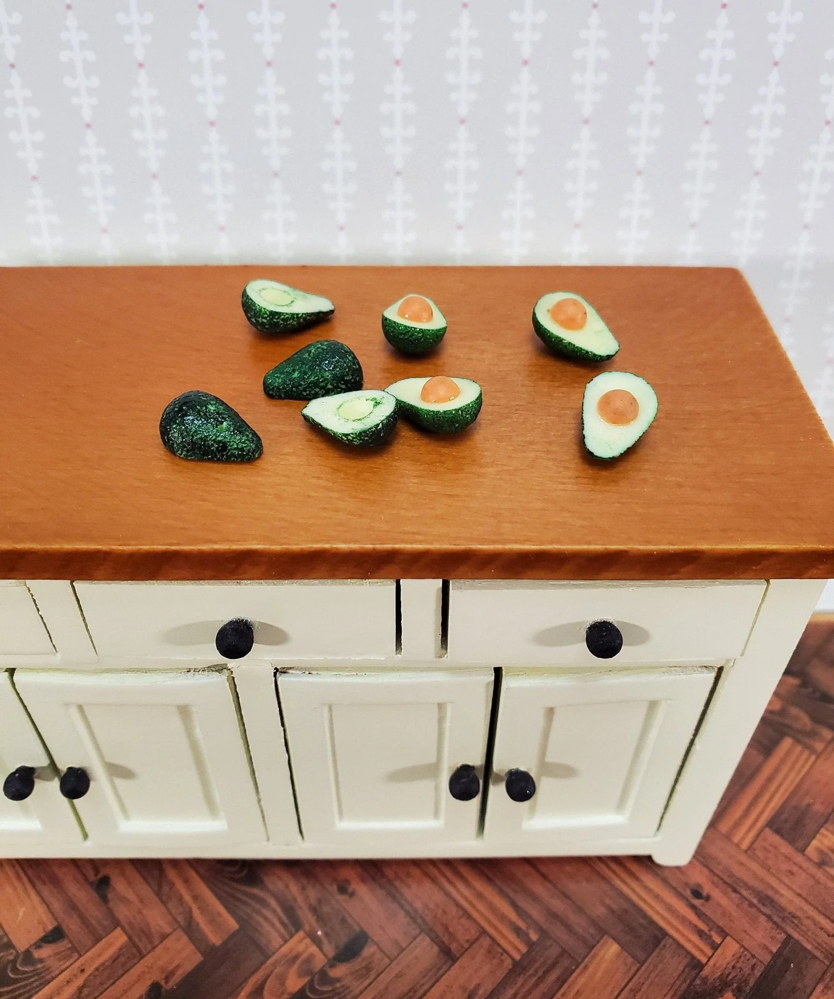 Dollhouse Avocados Large Set of 8 Halves 1:12 Scale Miniature Food