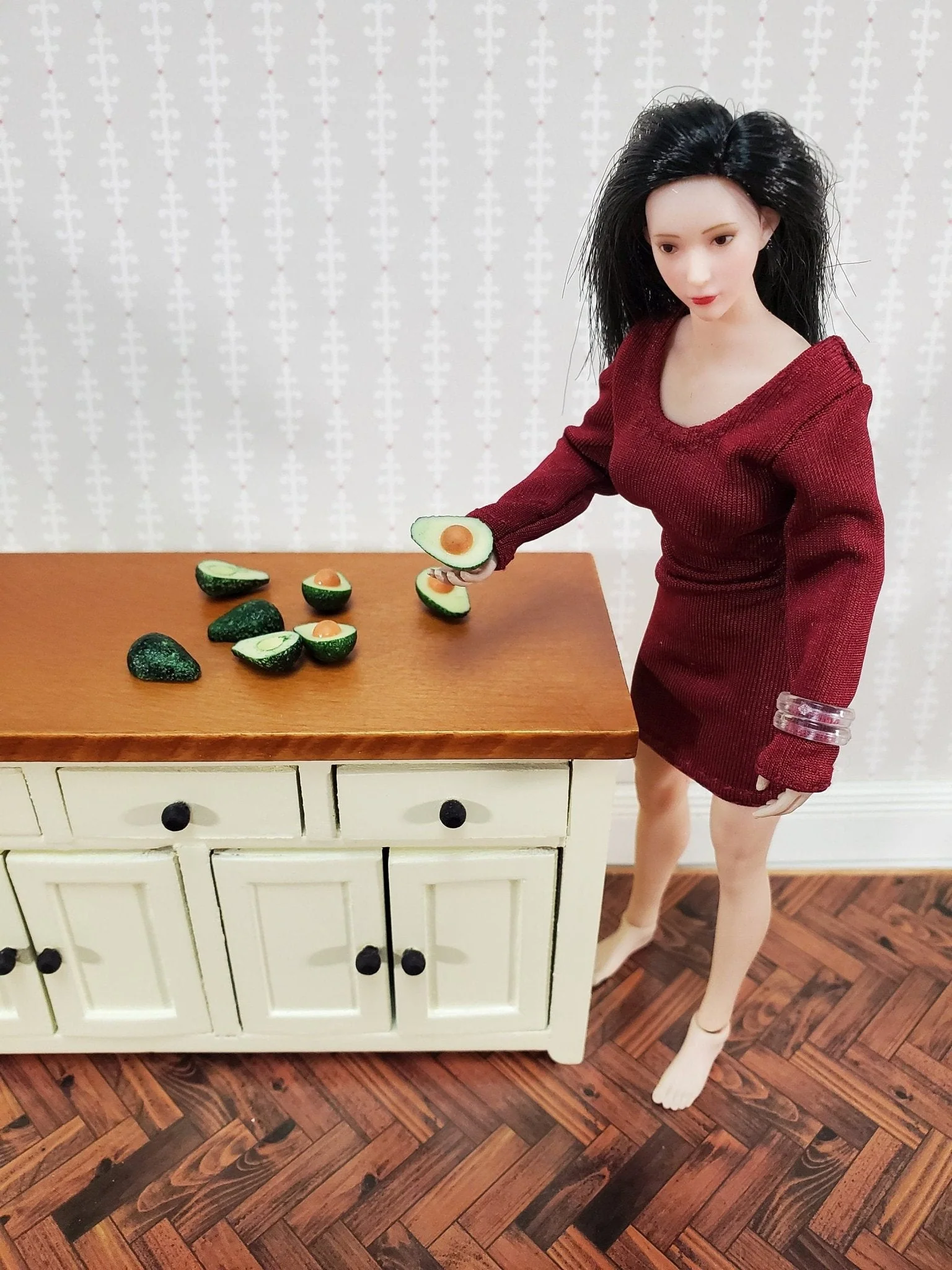 Dollhouse Avocados Large Set of 8 Halves 1:12 Scale Miniature Food - Image 3