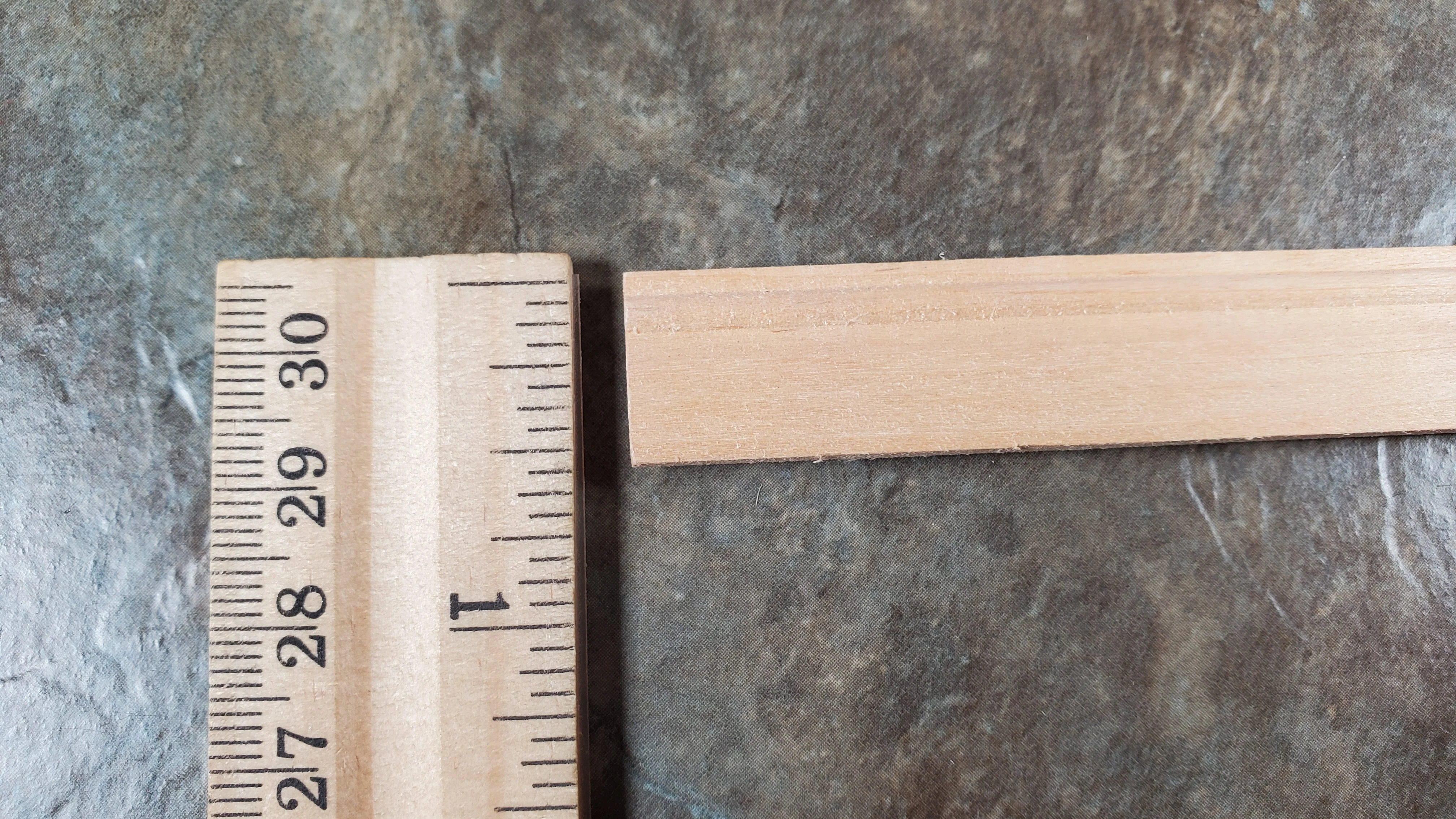 Dollhouse Baseboard Molding 9/16" x 18" long 5 pcs 1:12 Scale Miniature Skirting - Image 4