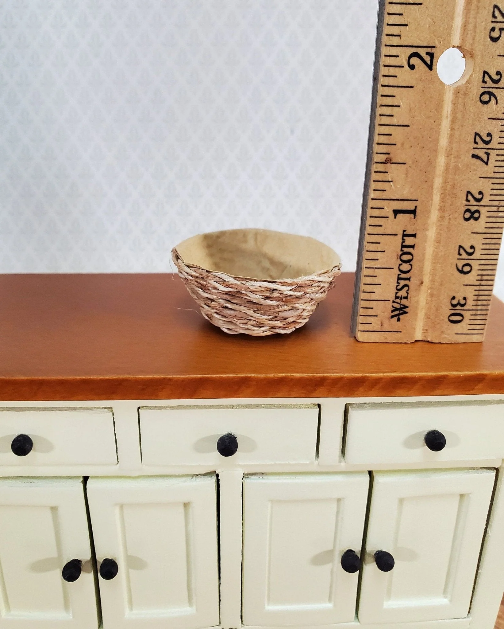 Dollhouse Basket Large Round Natural Fiber with Brown Paper Liner - Image 3