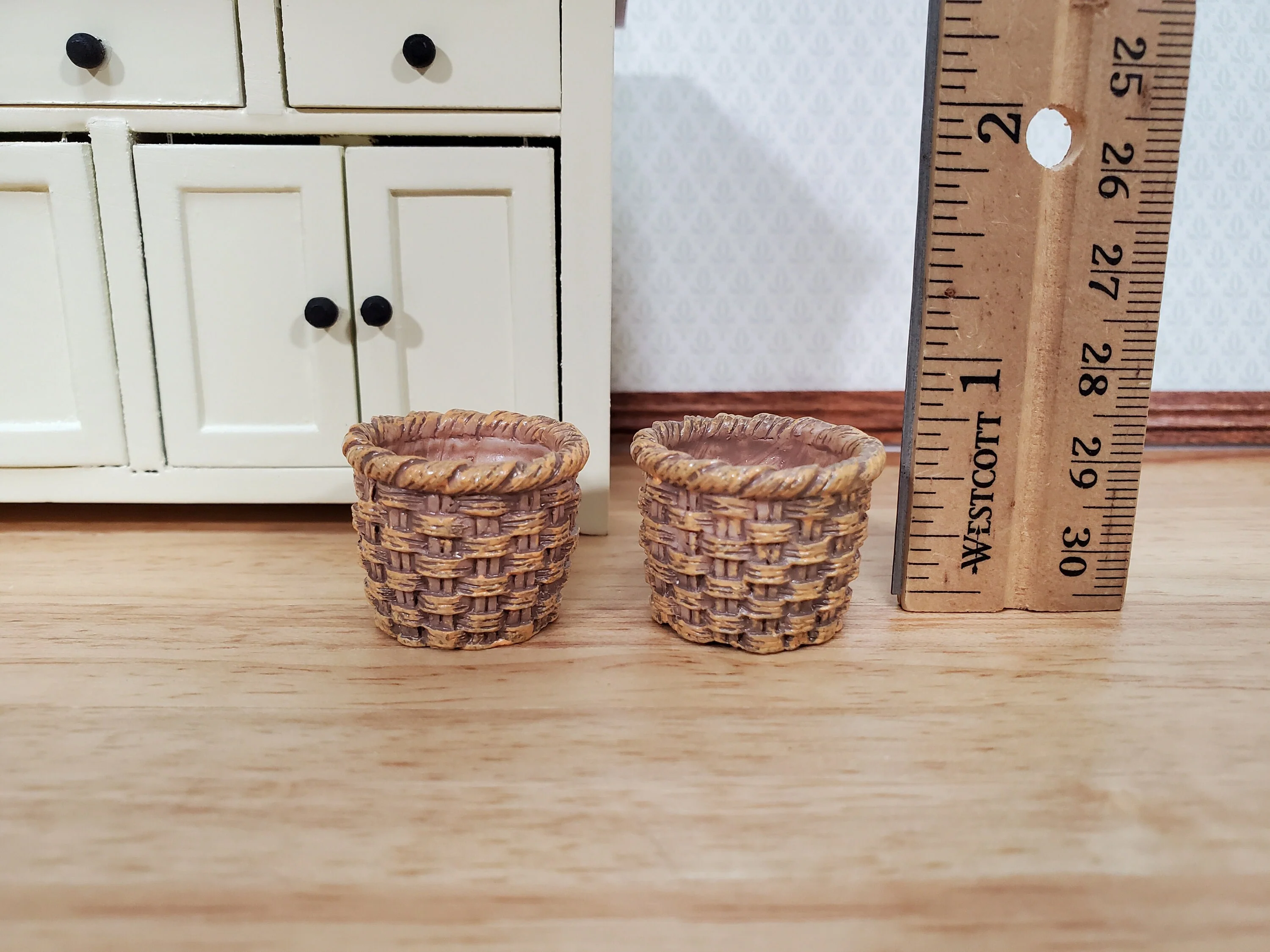 Dollhouse Baskets Set of 2 Resin Brown 1:12 Scale Miniatures 3/4" tall - Image 3