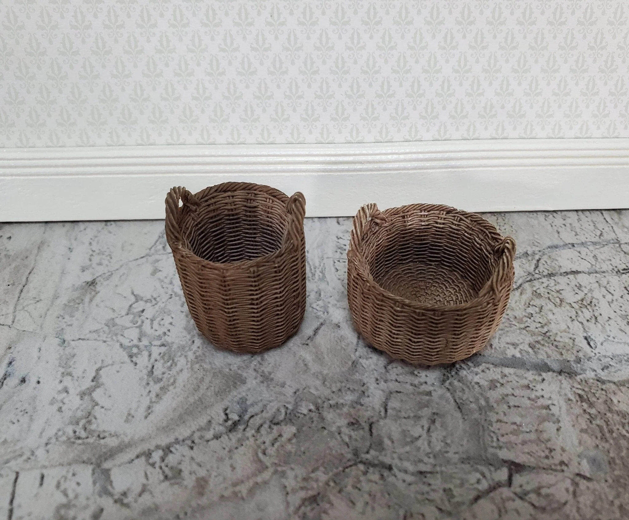 Dollhouse Baskets Set of 2 Resin with Handles Brown 1:12 Scale - Image 2