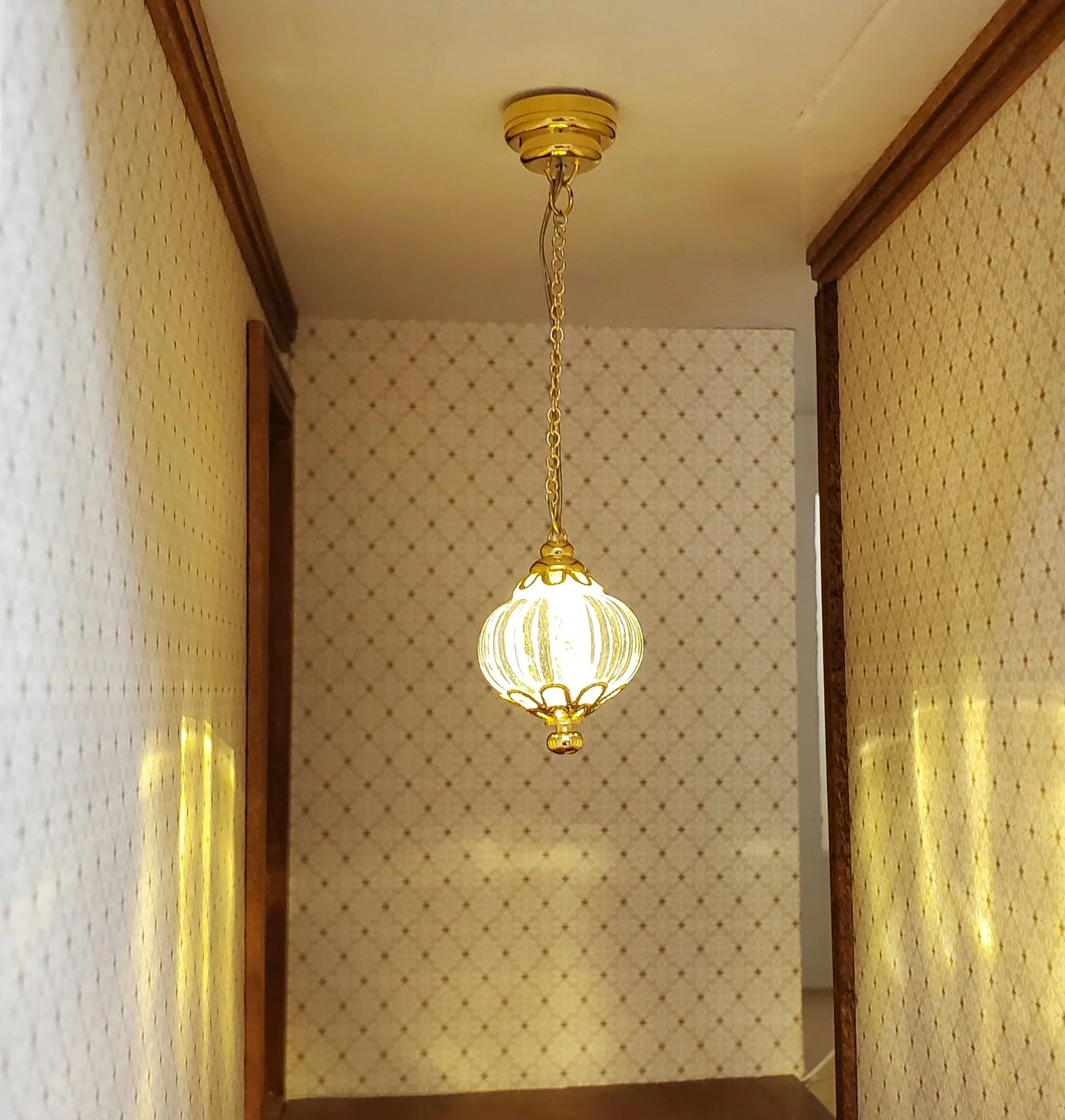 Dollhouse Battery Bead Ceiling Light 1:12 Scale Miniature Houseworks 2557 - Image 3