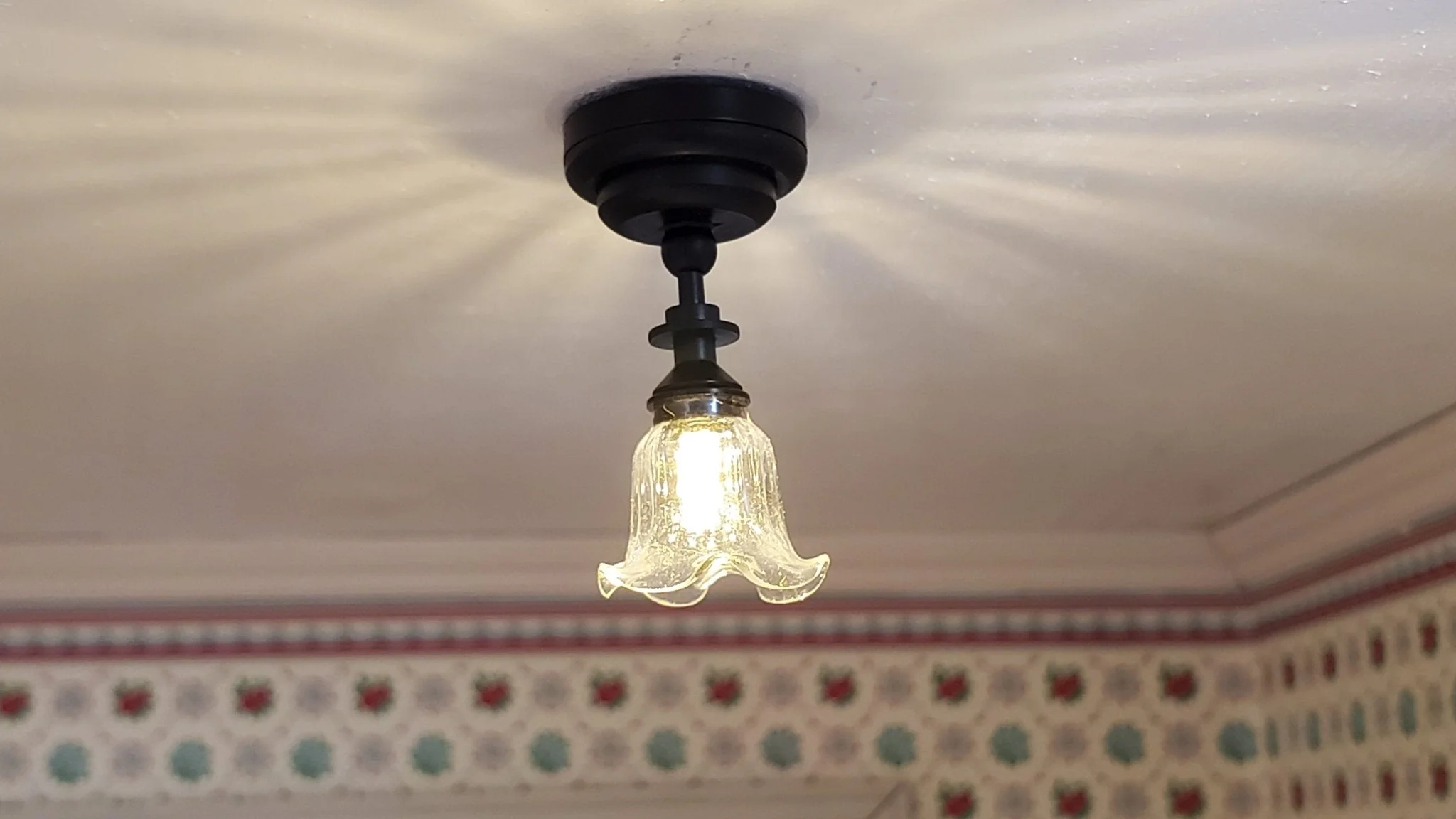 Dollhouse Battery Ceiling Light Flower Shade Black Base 1:12 Scale Miniature