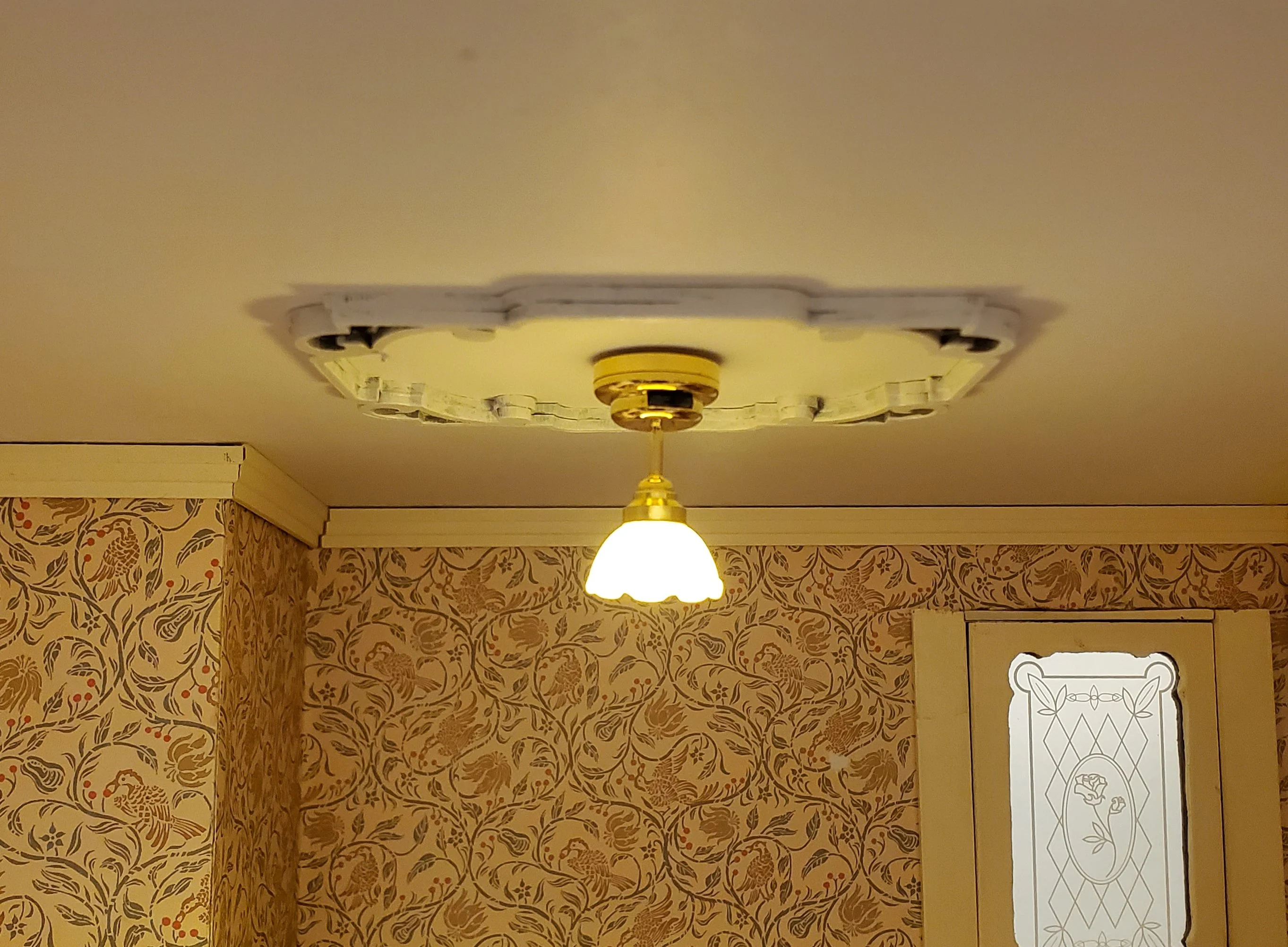 Dollhouse Battery Light Hanging Norwich Ceiling Lamp 1:12 Scale Houseworks - Image 4