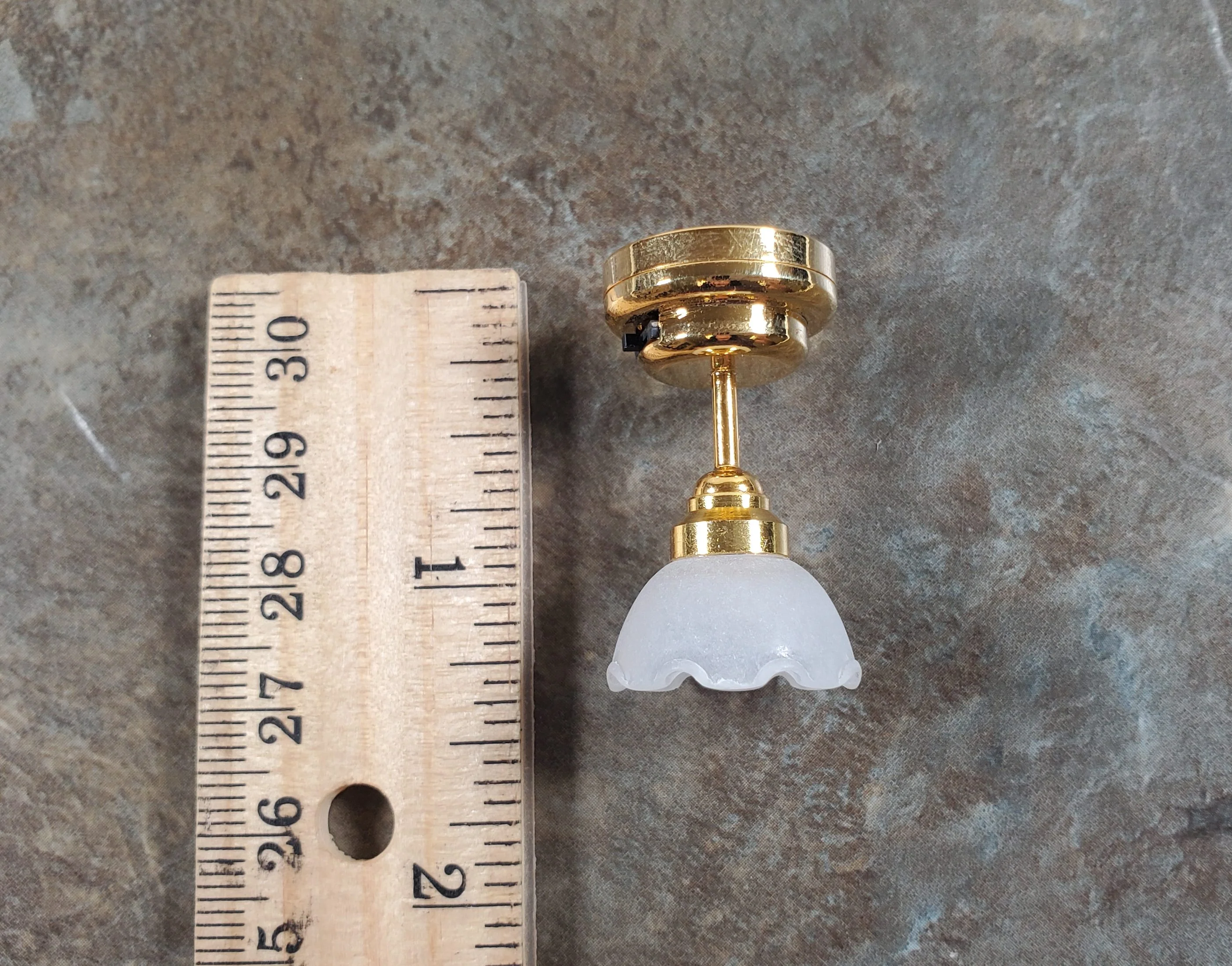Dollhouse Battery Light Hanging Norwich Ceiling Lamp 1:12 Scale Houseworks - Image 5