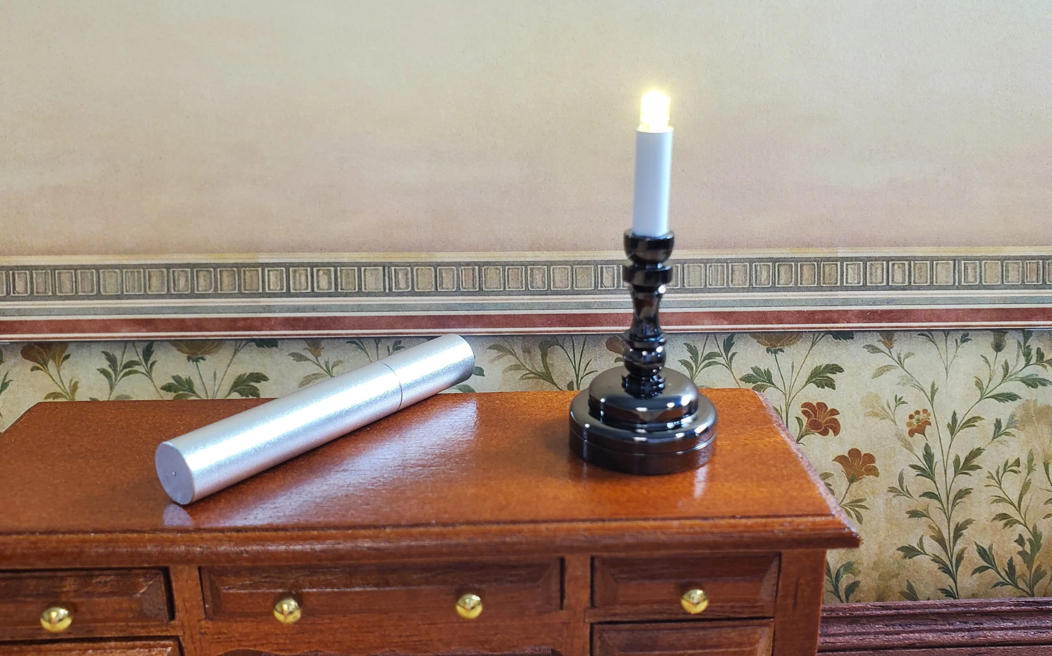 Dollhouse Battery Light with Wand Candlestick Large Black 1:12 or 1/6 Scale Lamp - Image 3