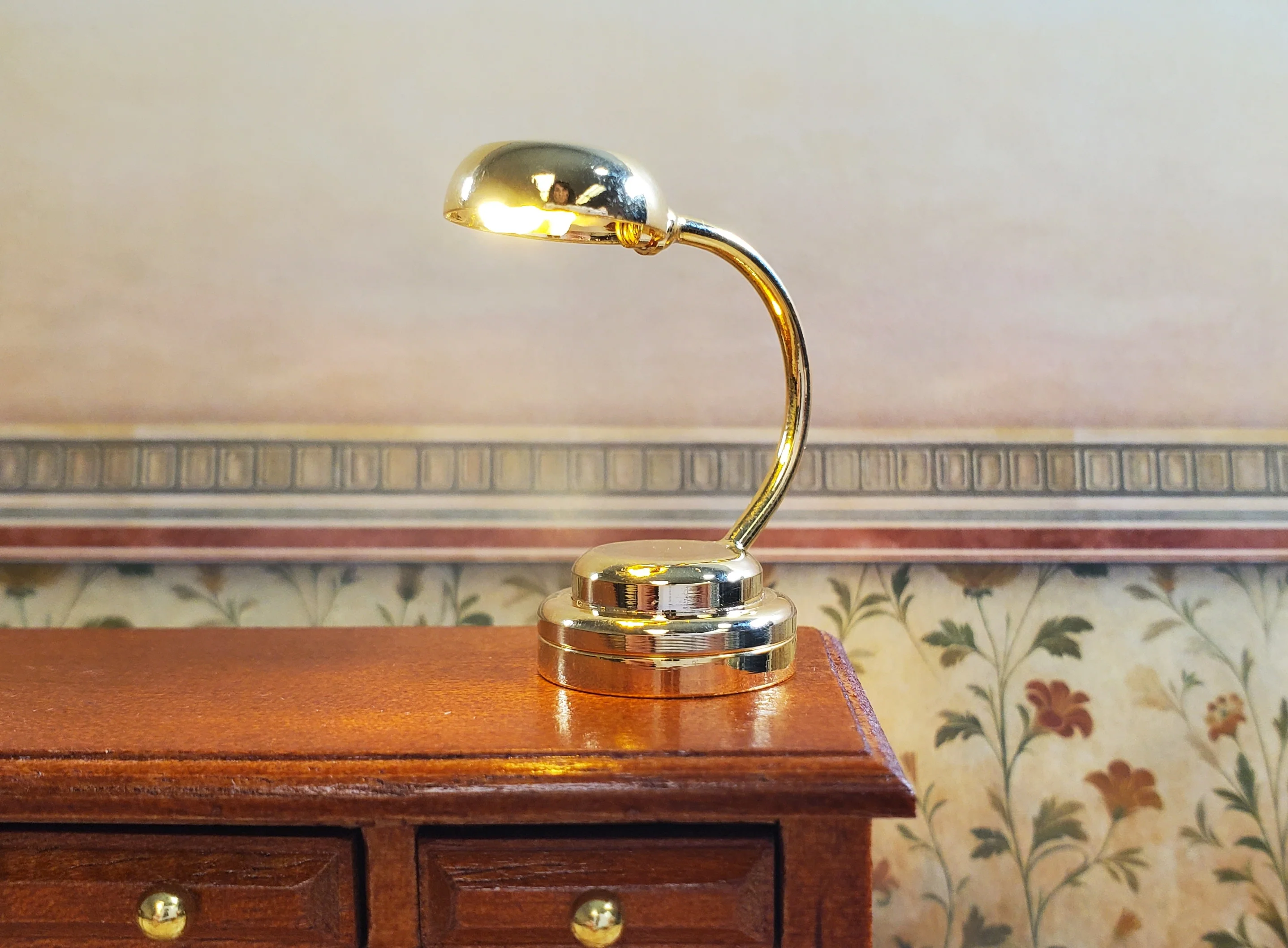 Dollhouse Battery Light with Wand Gold Desk Lamp 1:12 Scale Miniature Light - Image 2