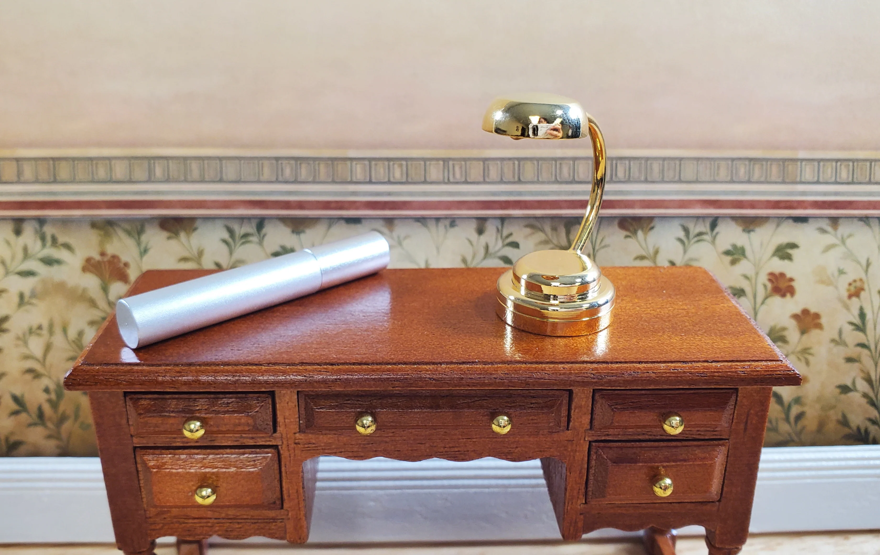 Dollhouse Battery Light with Wand Gold Desk Lamp 1:12 Scale Miniature Light - Image 3