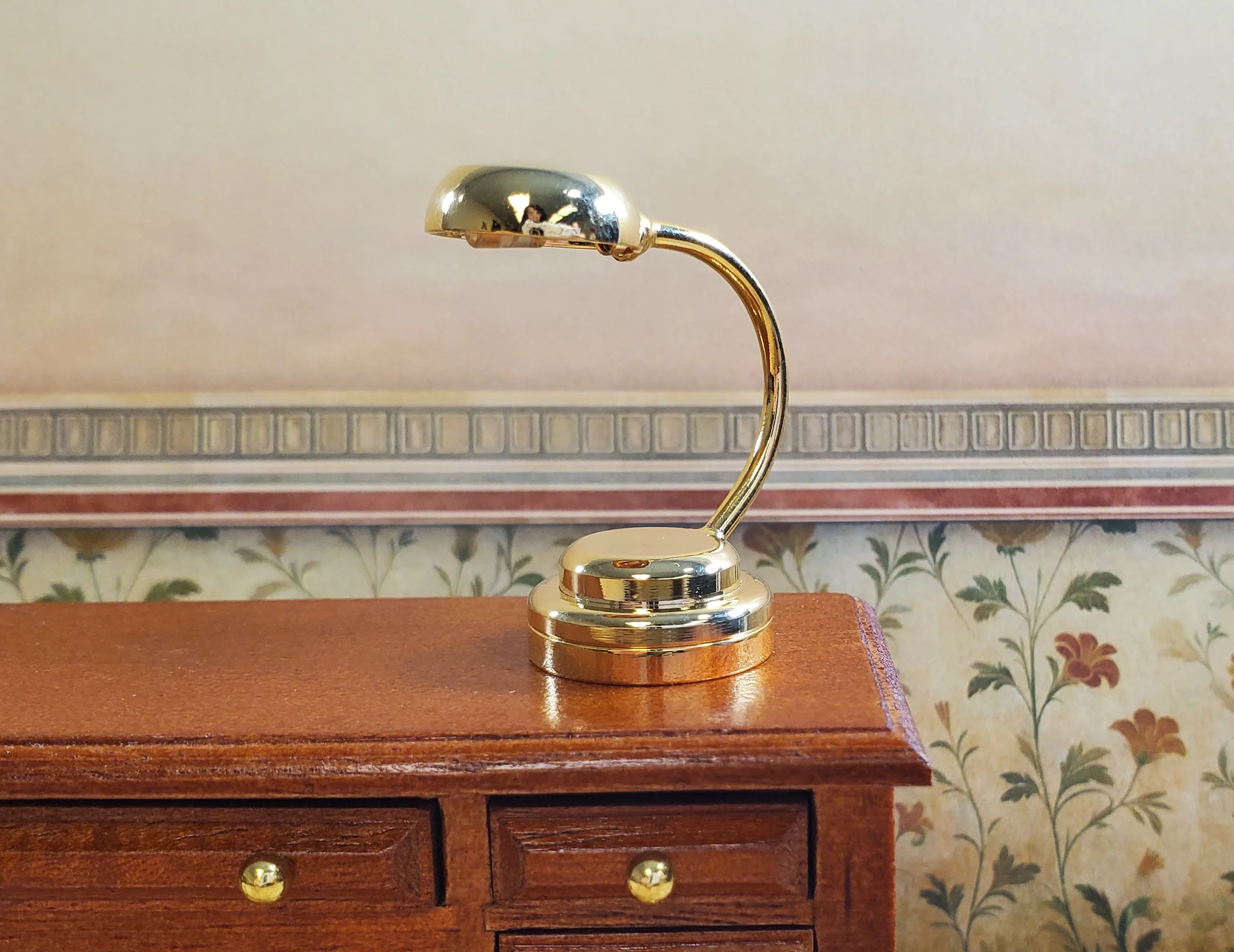 Dollhouse Battery Light with Wand Gold Desk Lamp 1:12 Scale Miniature Light - Image 4