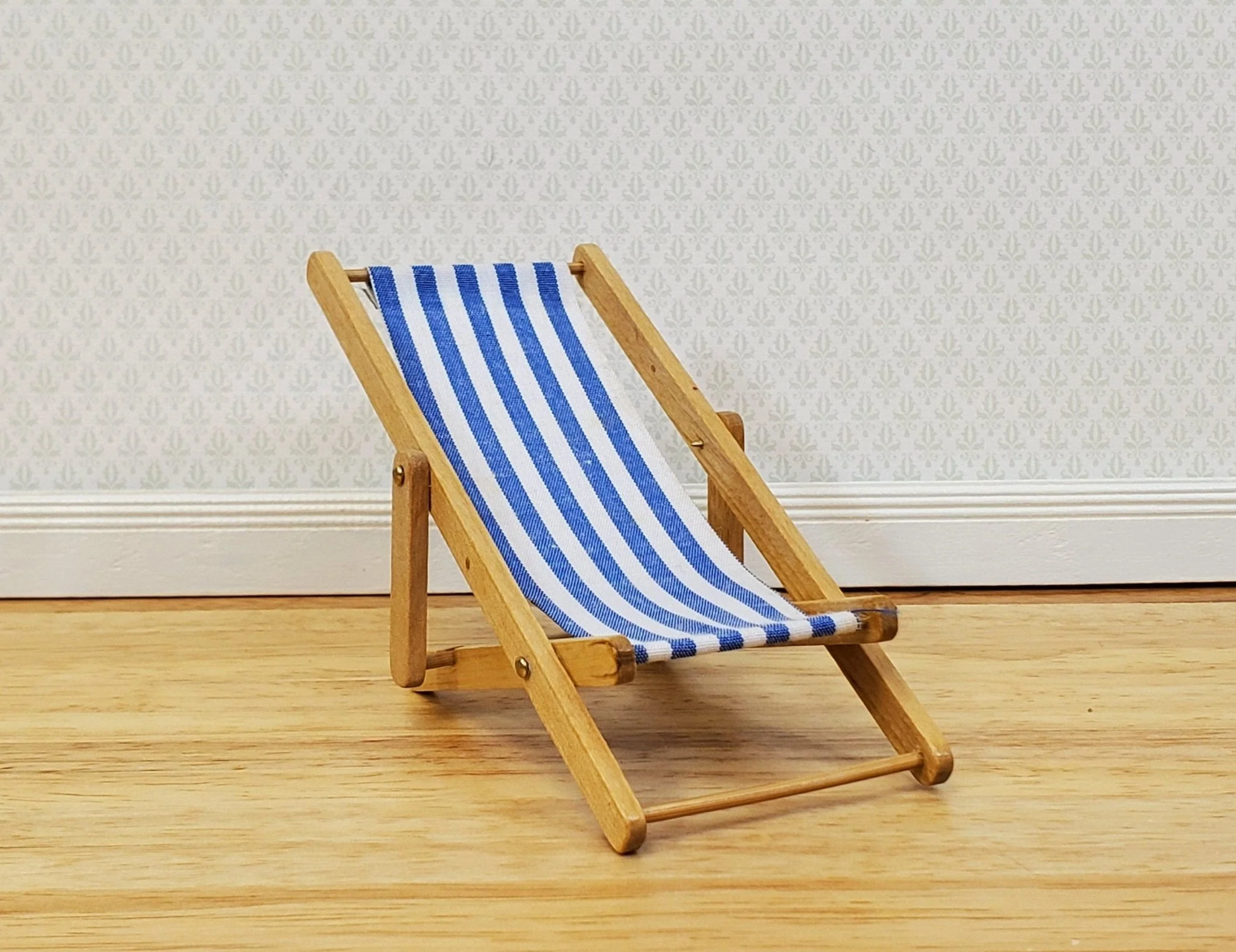 Dollhouse Beach Lounge Chair Folding 1:12 Scale Miniature Furniture