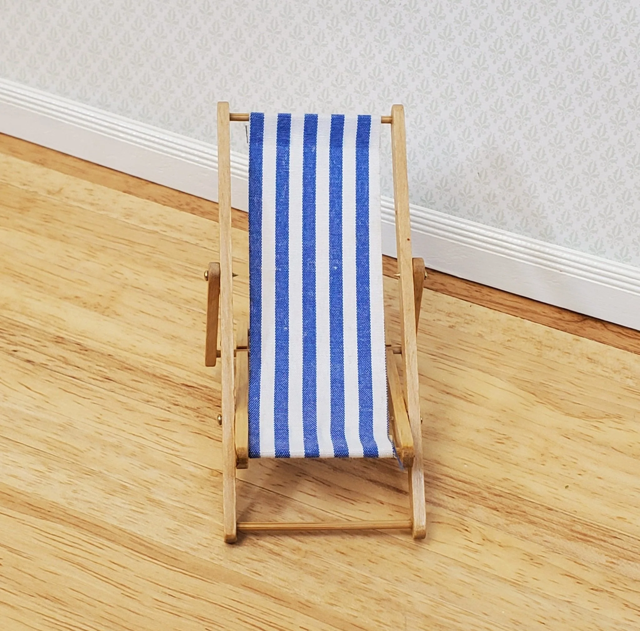 Dollhouse Beach Lounge Chair Folding 1:12 Scale Miniature Furniture - Image 2
