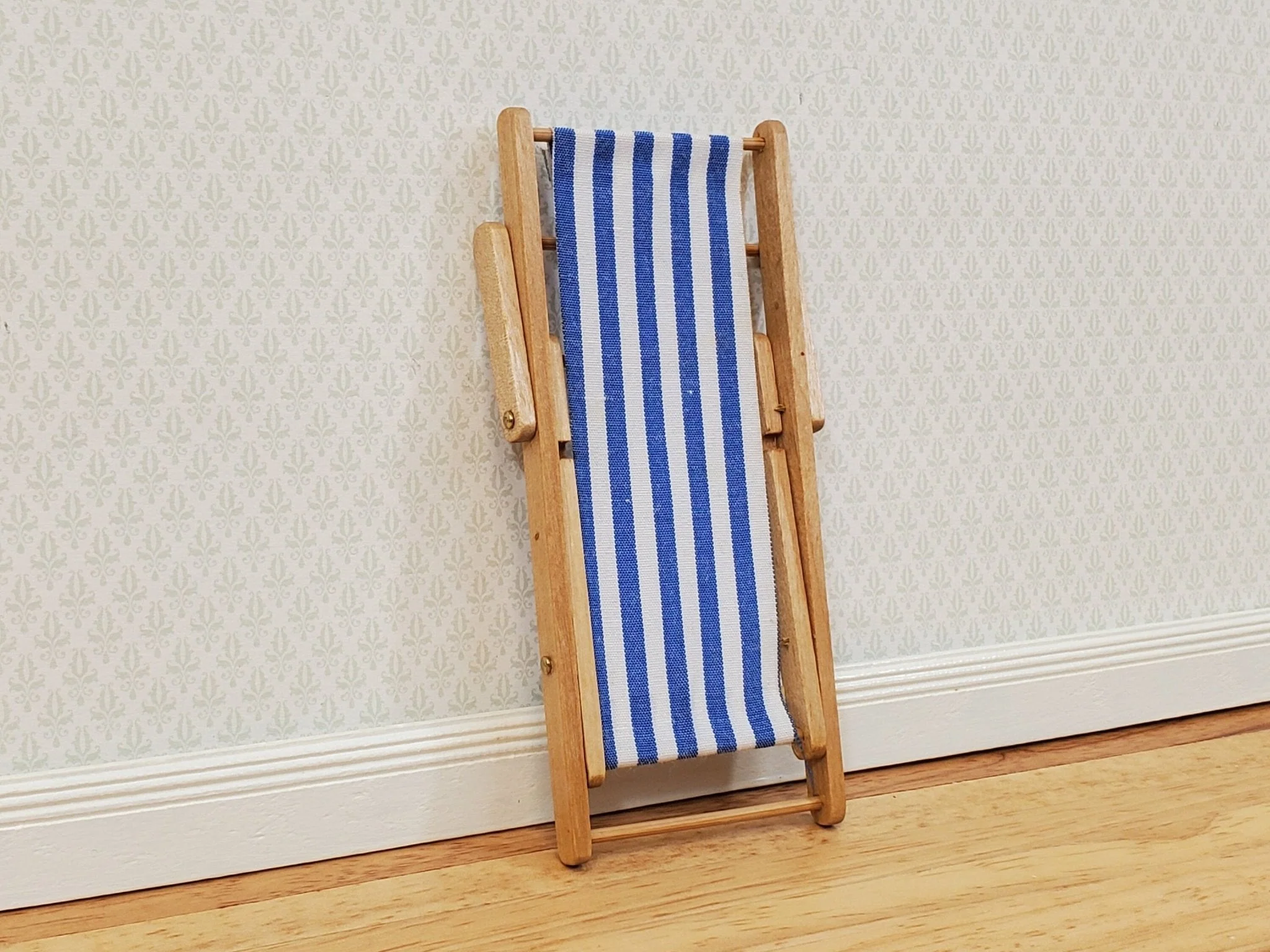 Dollhouse Beach Lounge Chair Folding 1:12 Scale Miniature Furniture - Image 4