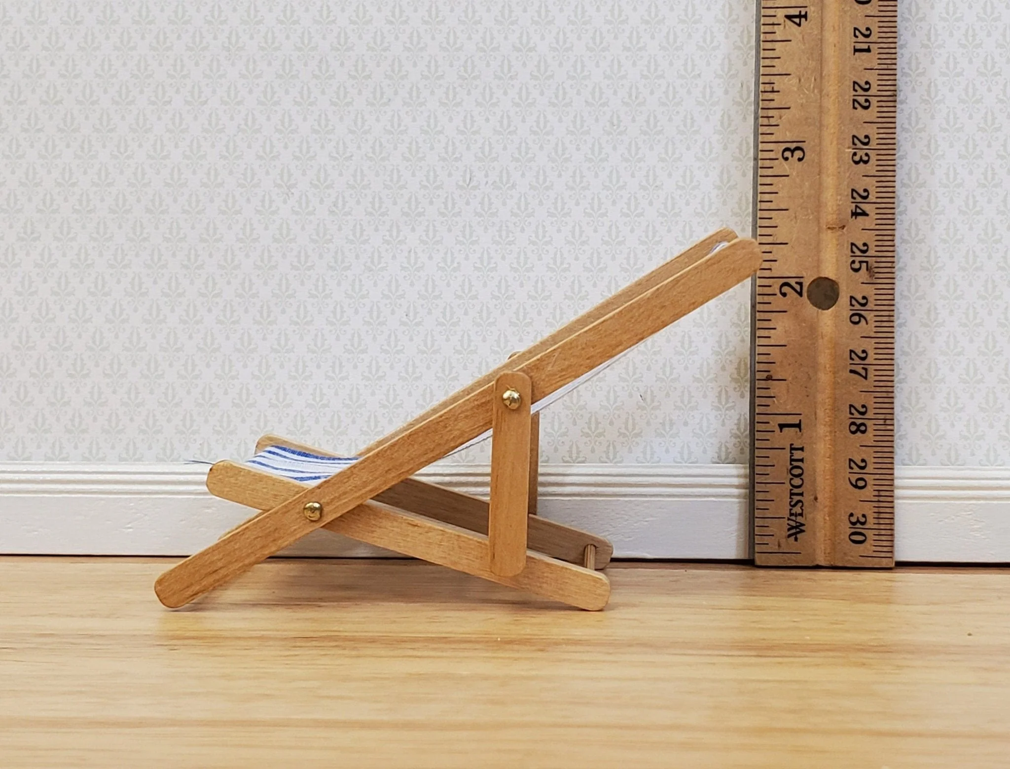 Dollhouse Beach Lounge Chair Folding 1:12 Scale Miniature Furniture - Image 5