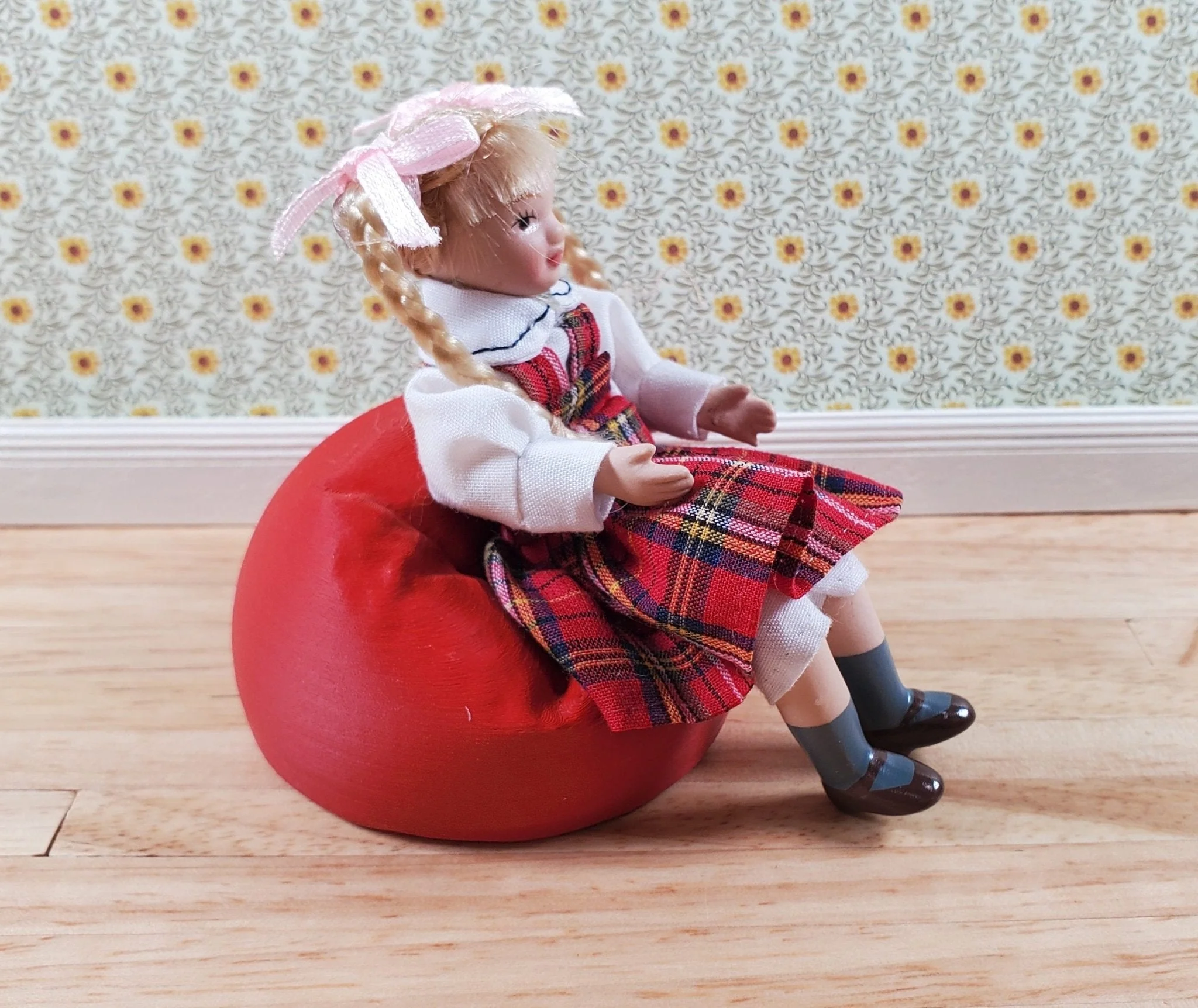 Dollhouse Bean Bag Chair for Child Red 3D Printed 1:12 Scale Miniature - Image 4