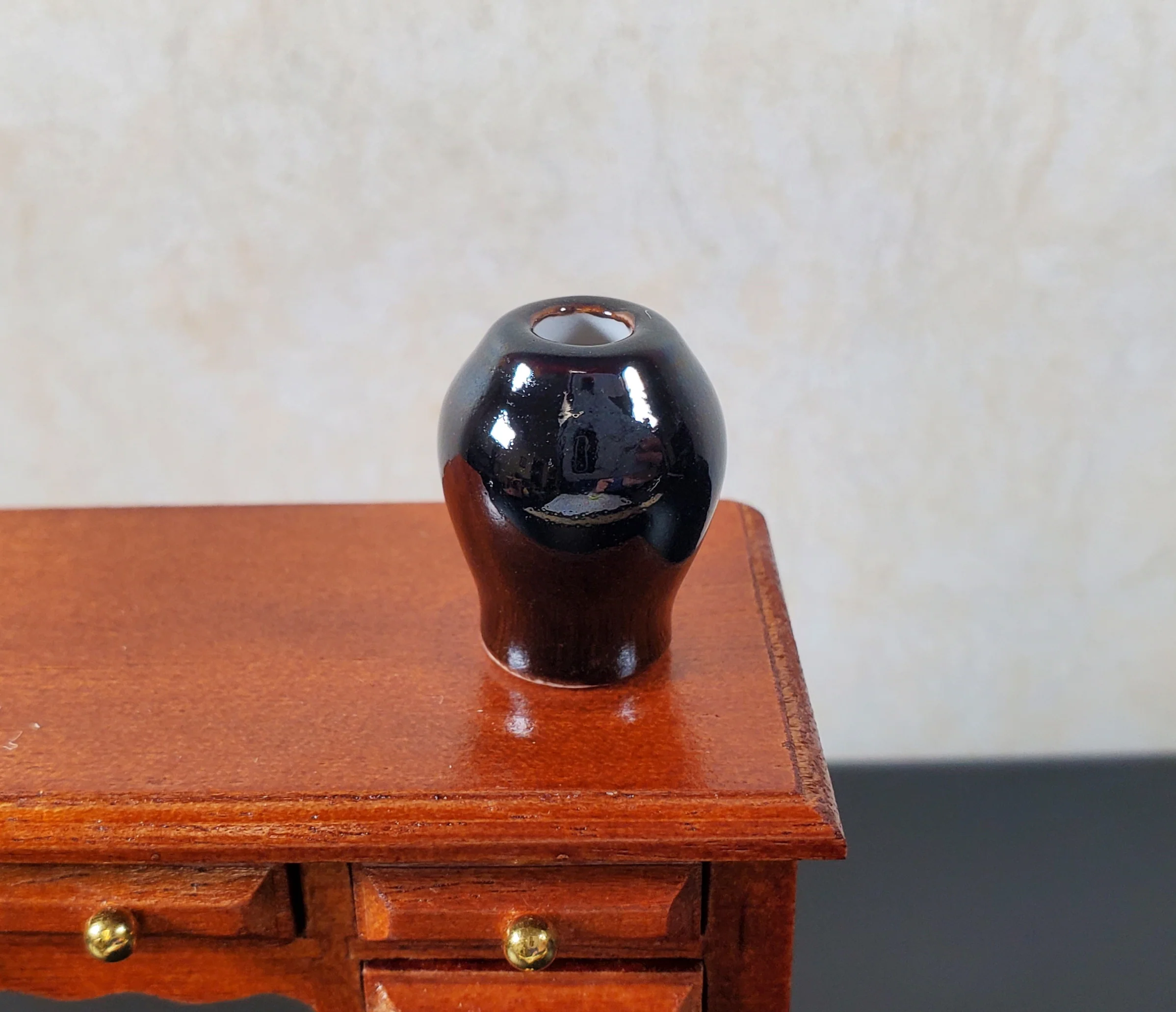 Dollhouse Black Ceramic Vase 1:12 Scale Miniature - Image 2