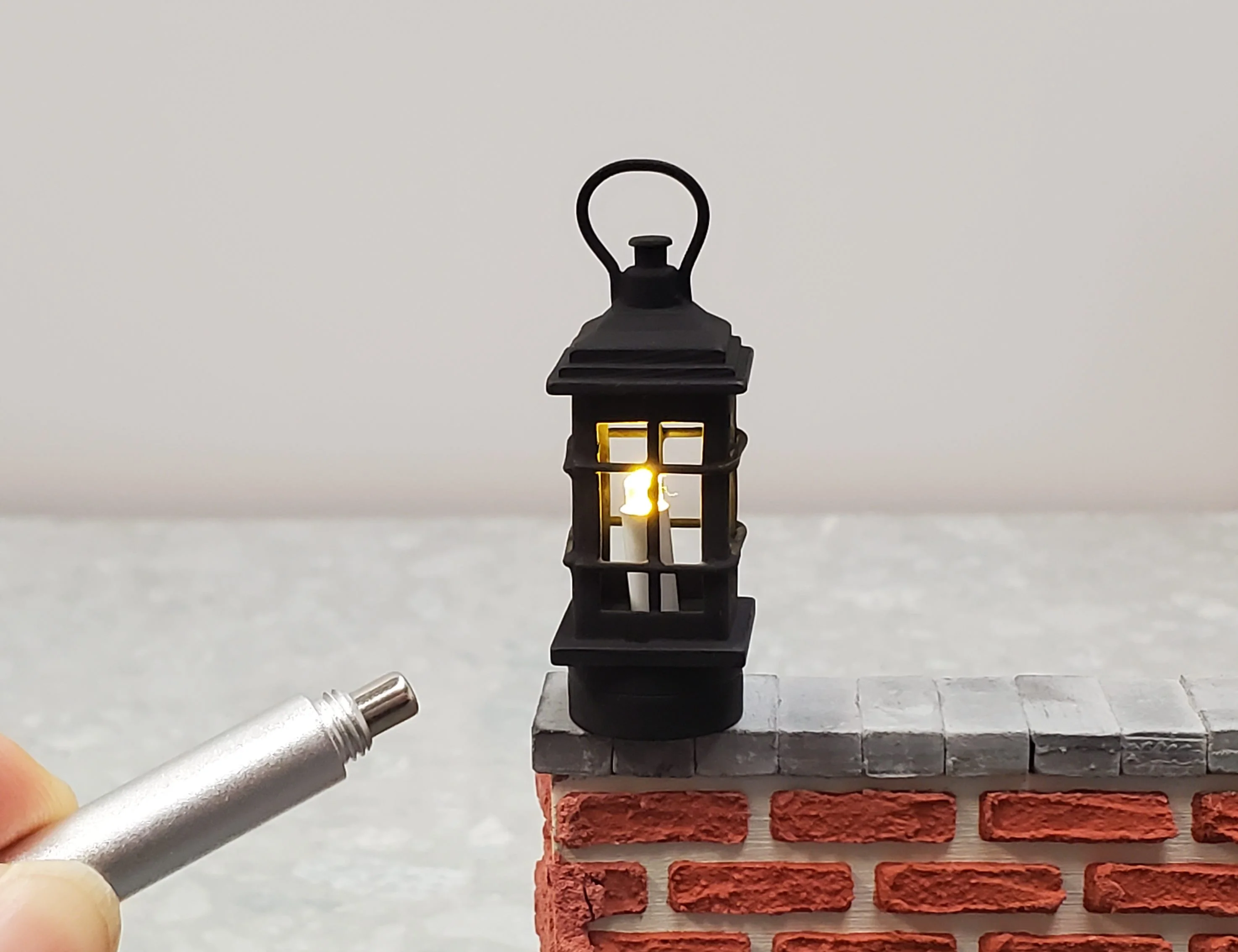Dollhouse Black Lantern Lamp Wand Light Battery 1:12 Scale Metal Miniature - Image 3