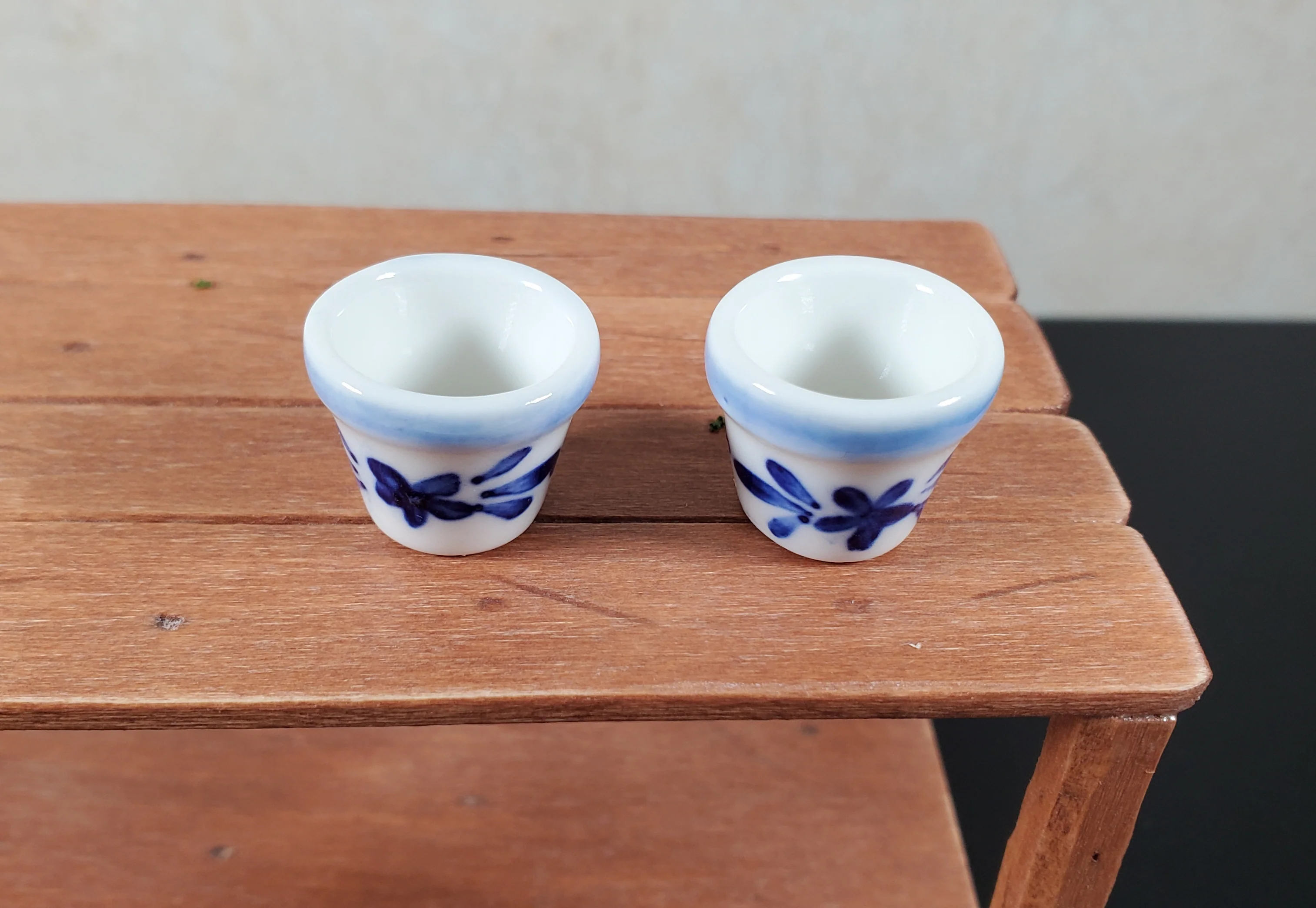 Dollhouse Blue and White Ceramic Pots Set of 2 1:12 Scale Miniature - Image 2