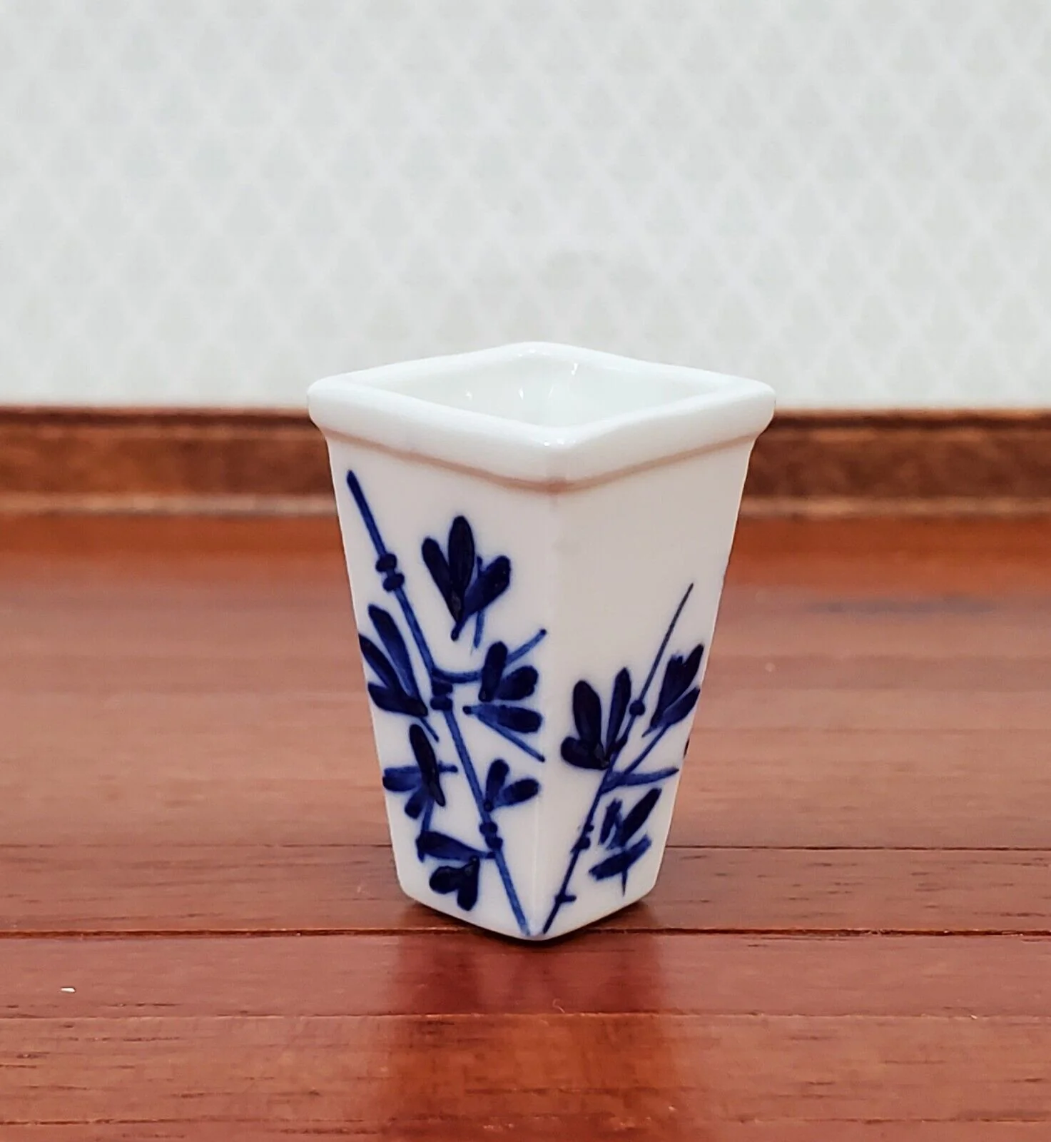 Dollhouse Blue & White Decorative Vase for Flowers Square 1:12 Scale Miniature