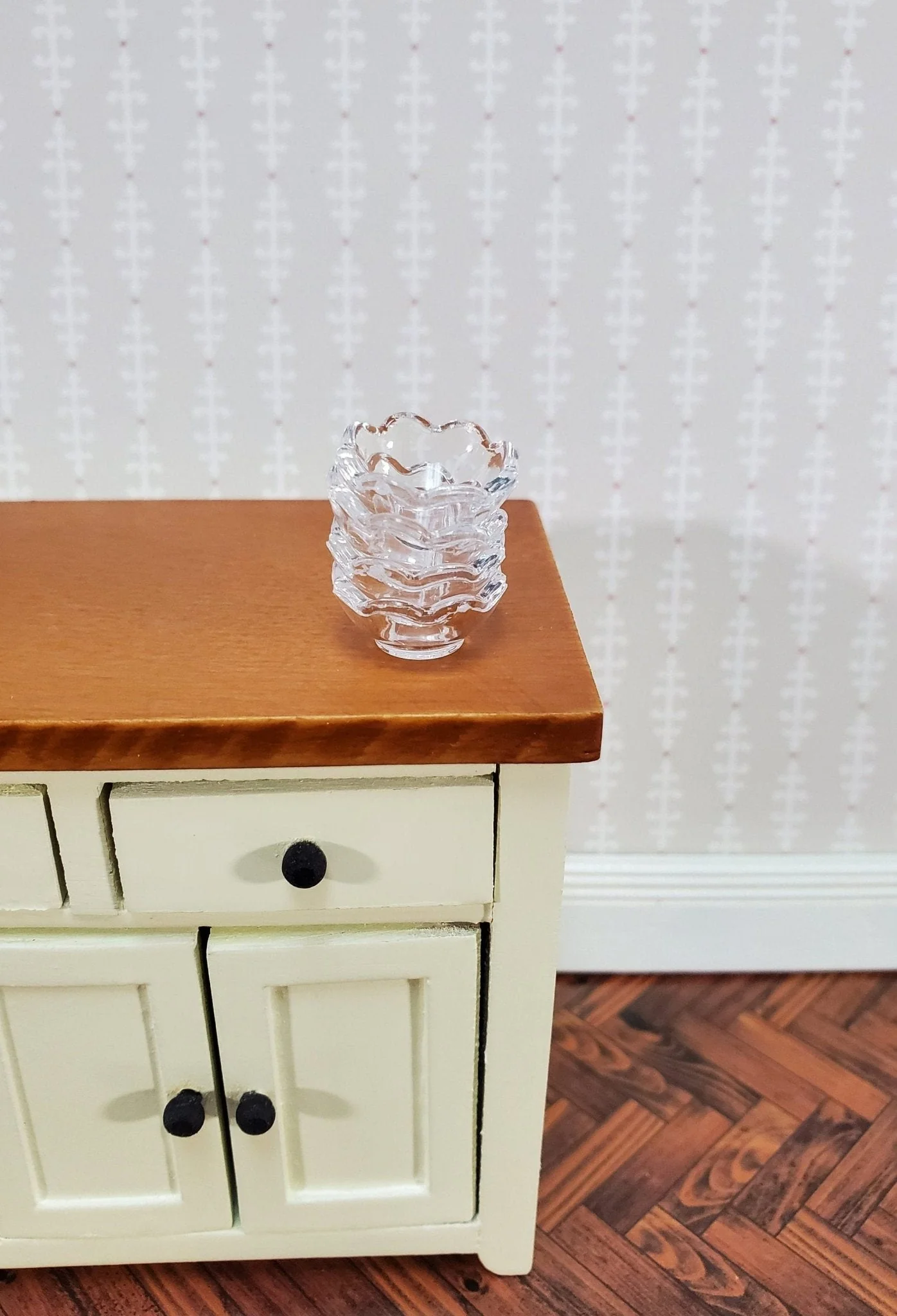 Dollhouse Bowls Clear Plastic Scalloped Edge Set of 4 1:12 Scale Miniatures - Image 3