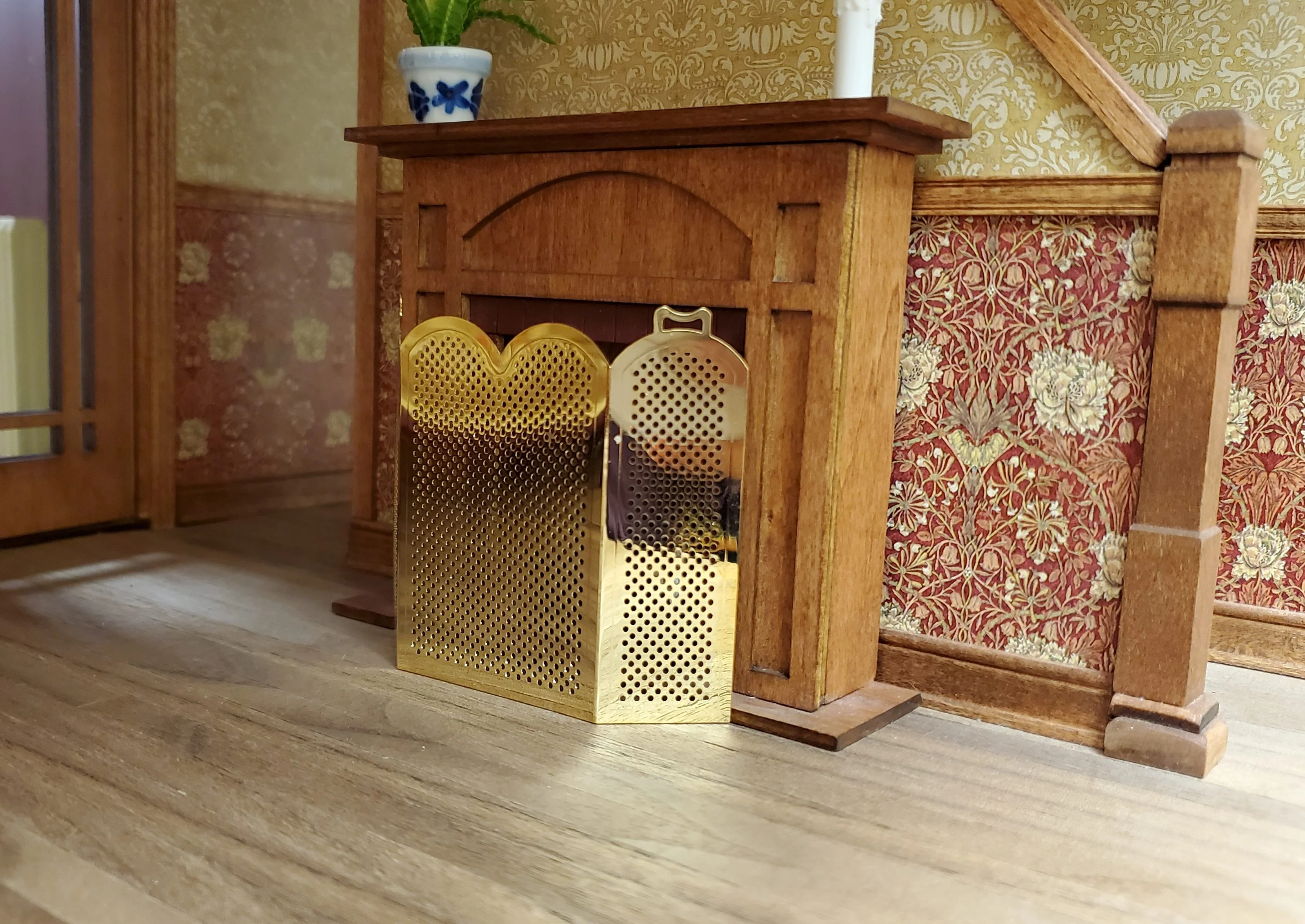 Dollhouse Brass Fireplace Screen Tall Gold Metal 1:12 Scale Miniature - Image 3
