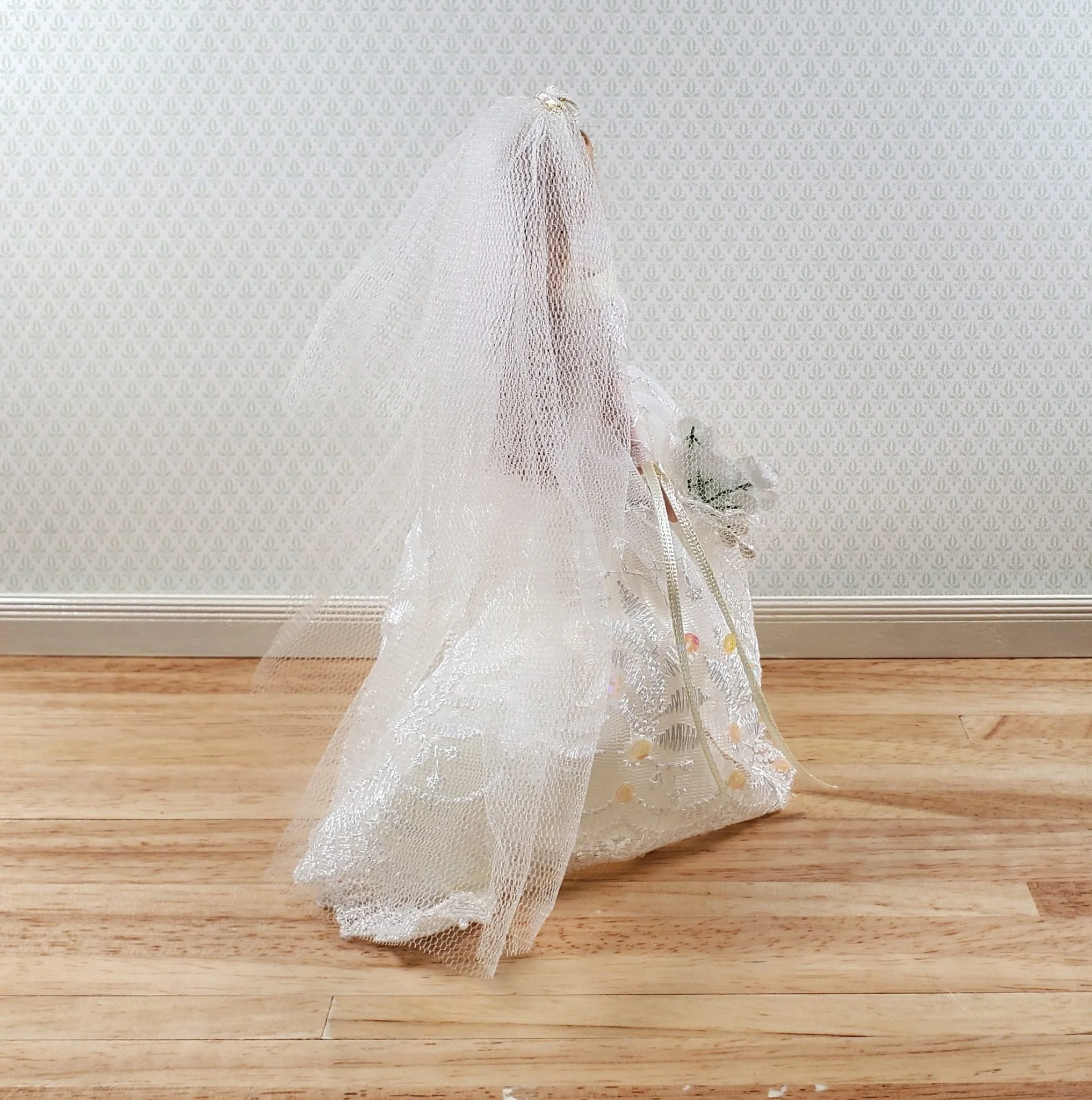 Dollhouse Bride in Wedding Dress Veil Doll Porcelain Female Woman 1:12 Scale - Image 4