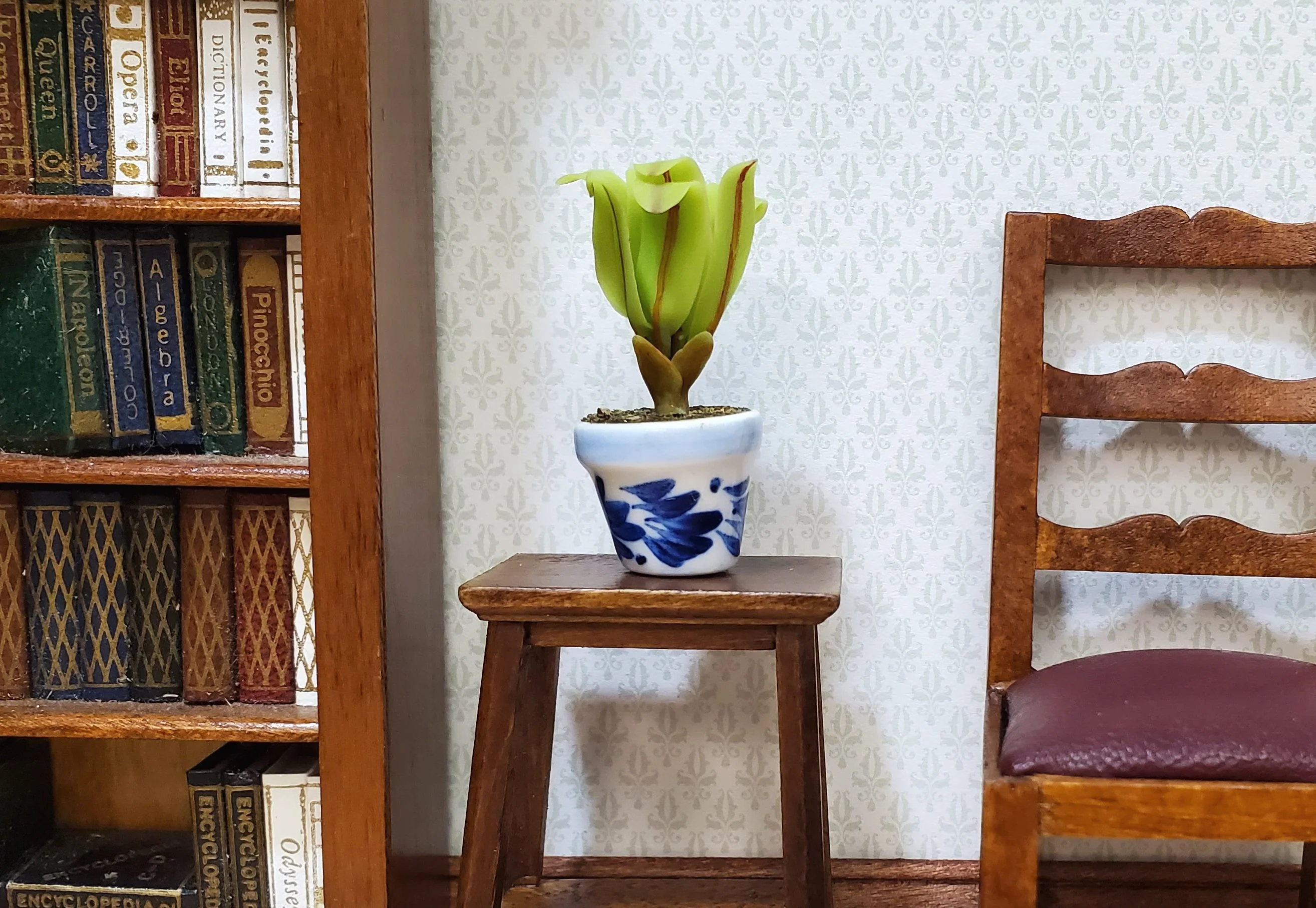 Dollhouse Broadleaf Fern in Blue & White Ceramic Pot 1:12 Scale - Image 2