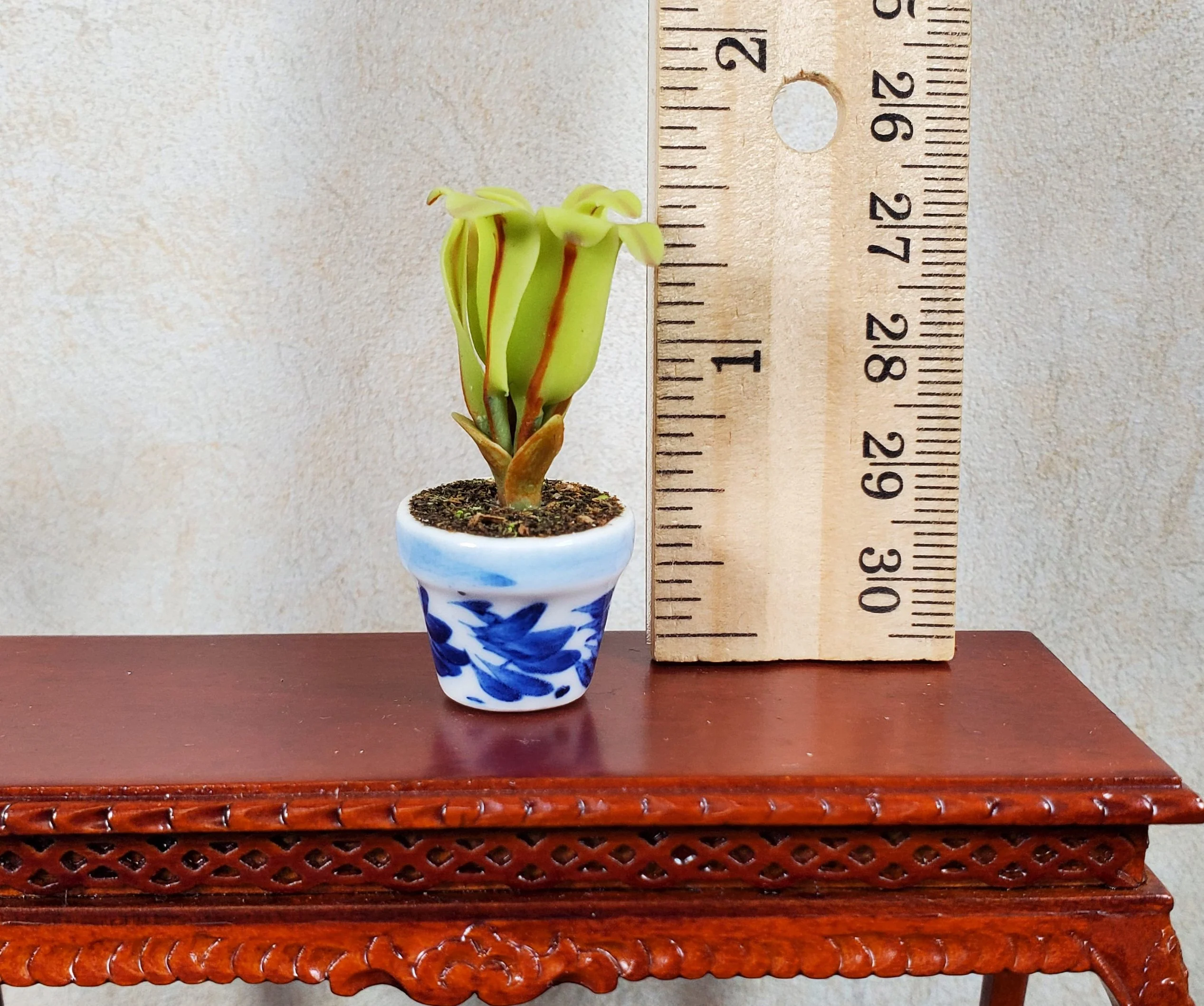 Dollhouse Broadleaf Fern in Blue & White Ceramic Pot 1:12 Scale - Image 3