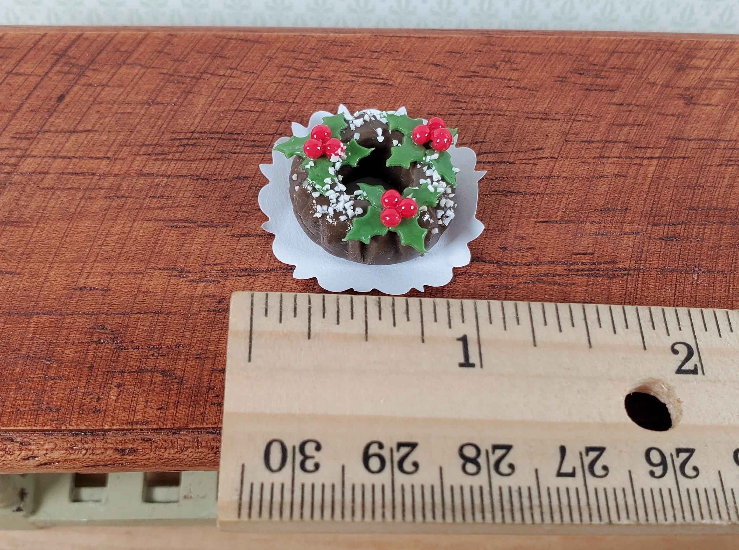 Dollhouse Bundt Cake Christmas Holly Round 1:12 Scale Miniature Food Dessert - Image 3