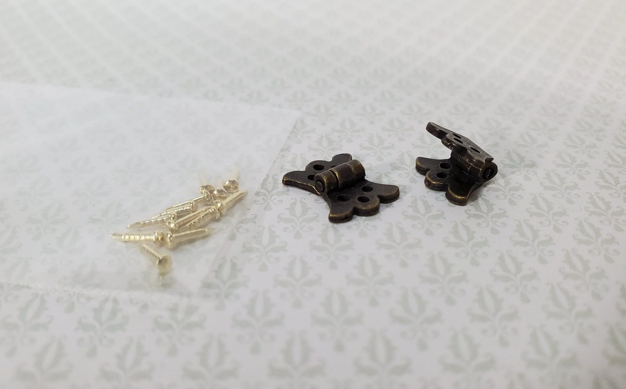 Dollhouse Butterfly Hinge Working Antique Style Bronze 1:12 Scale Includes Nails S1507 - Image 3