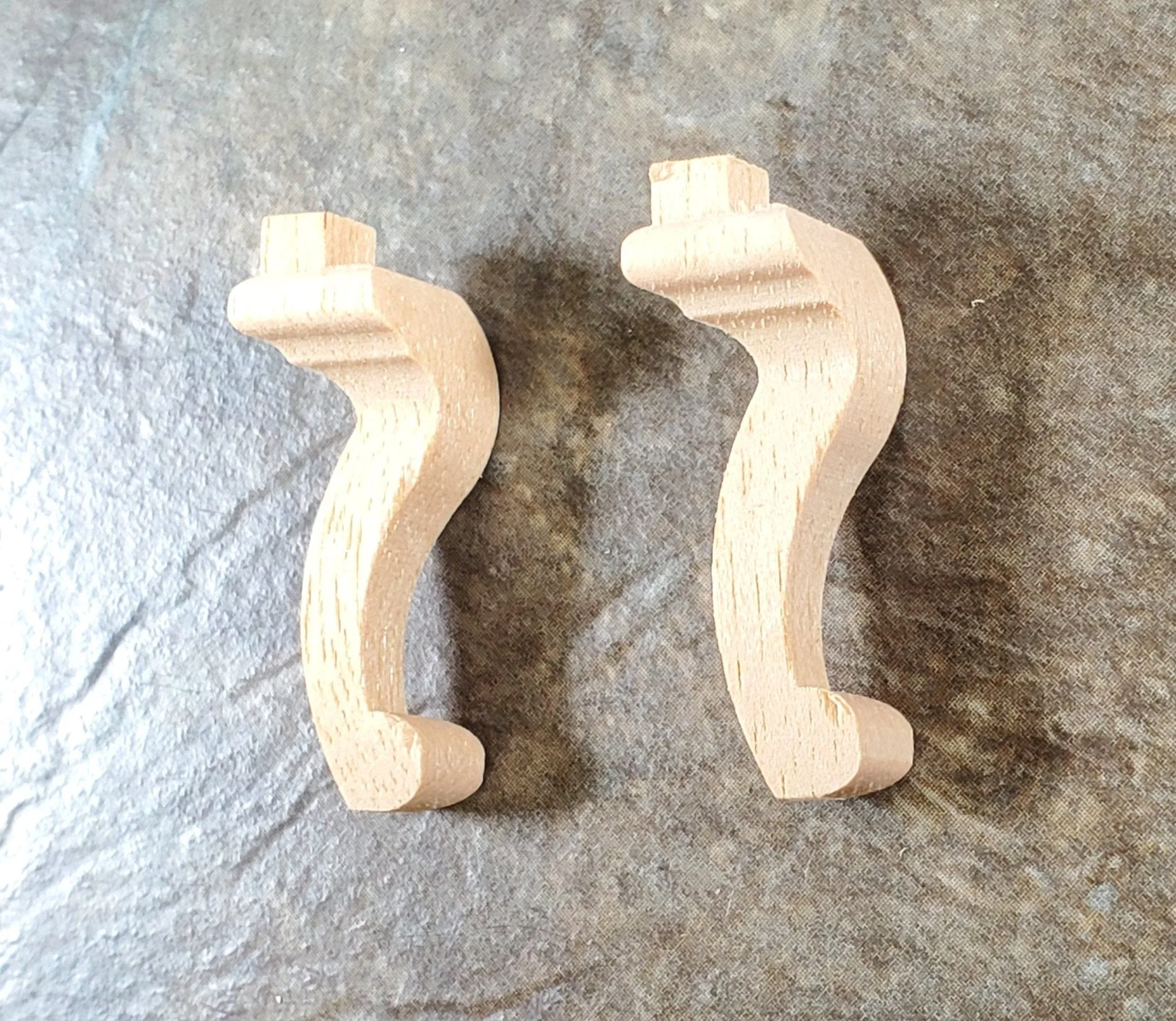 Dollhouse Cabriole Legs for Chairs or Low Tables Set of 2 Pieces 1 3/16" Houseworks 12034 - Image 2
