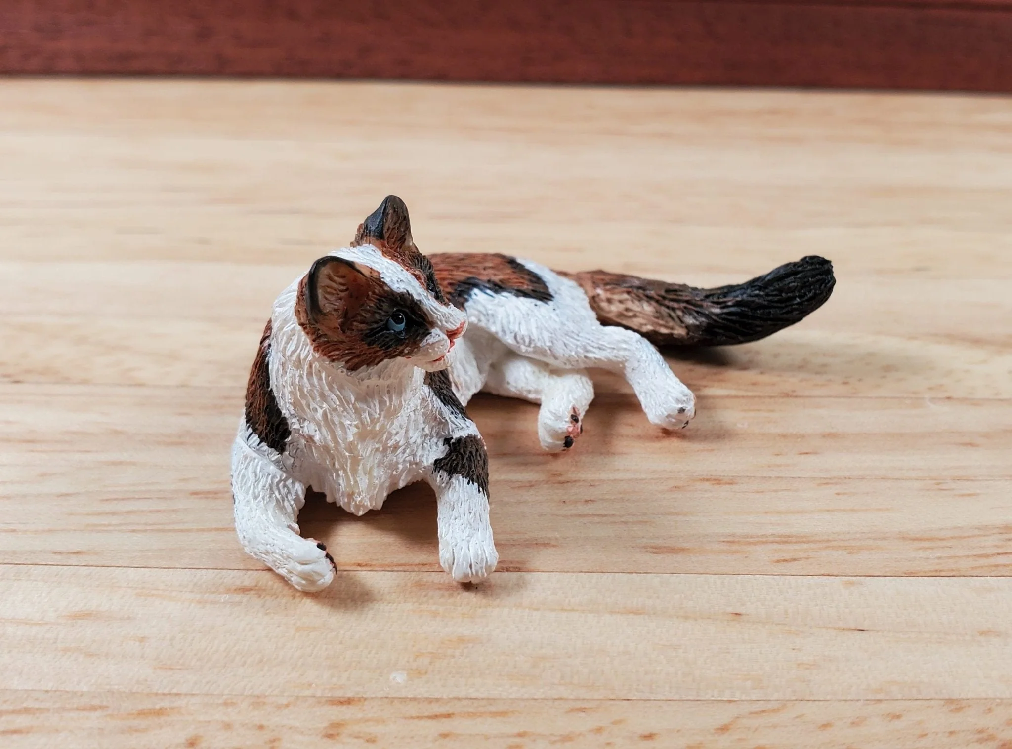 Dollhouse Calico Cat Lying Down 1:12 Scale (Large) Miniature Kitty Pet - Image 2