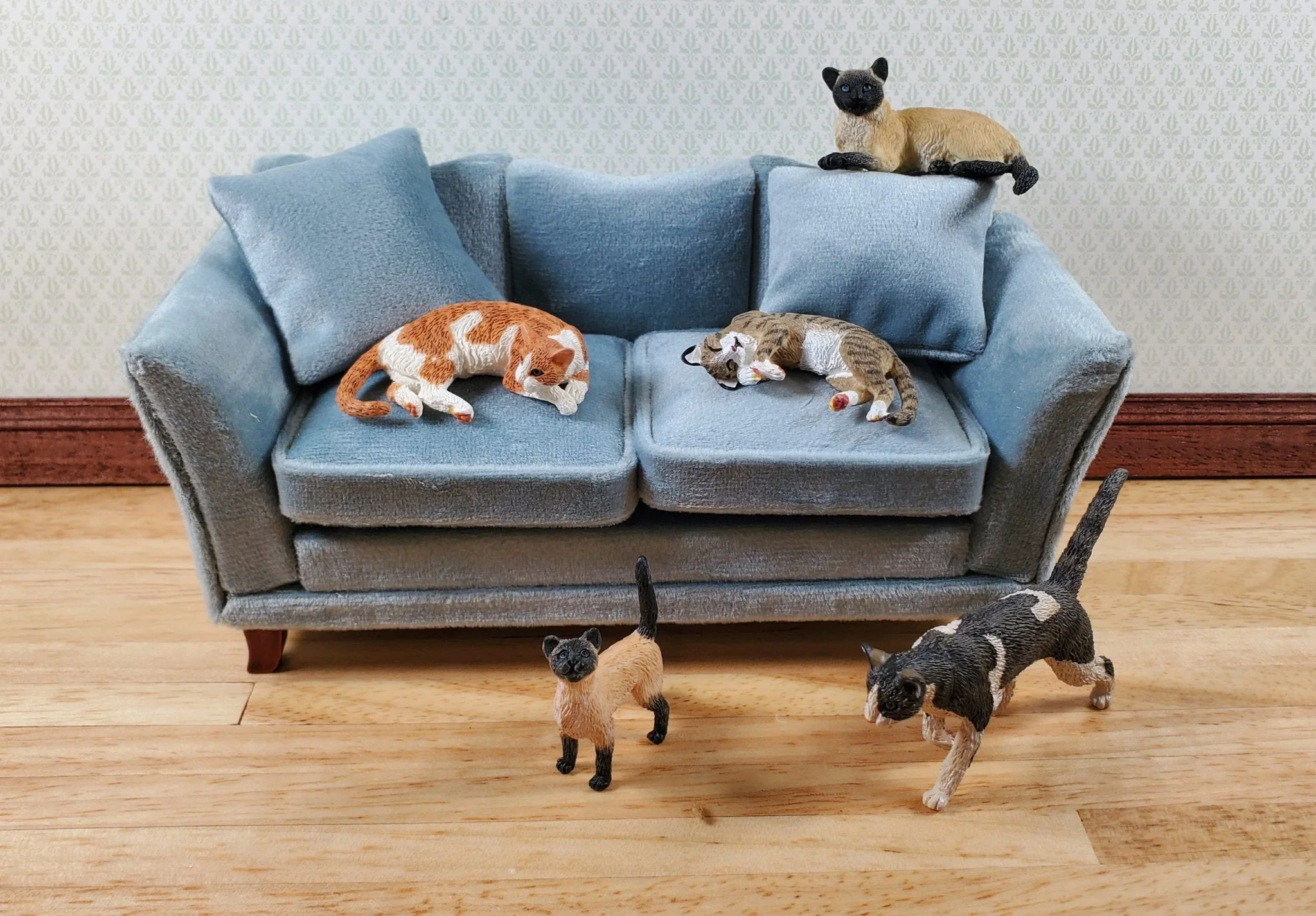 Dollhouse Cat Lying Down Orange and White Tabby 1:12 Scale Miniature Pet Kitty - Image 5