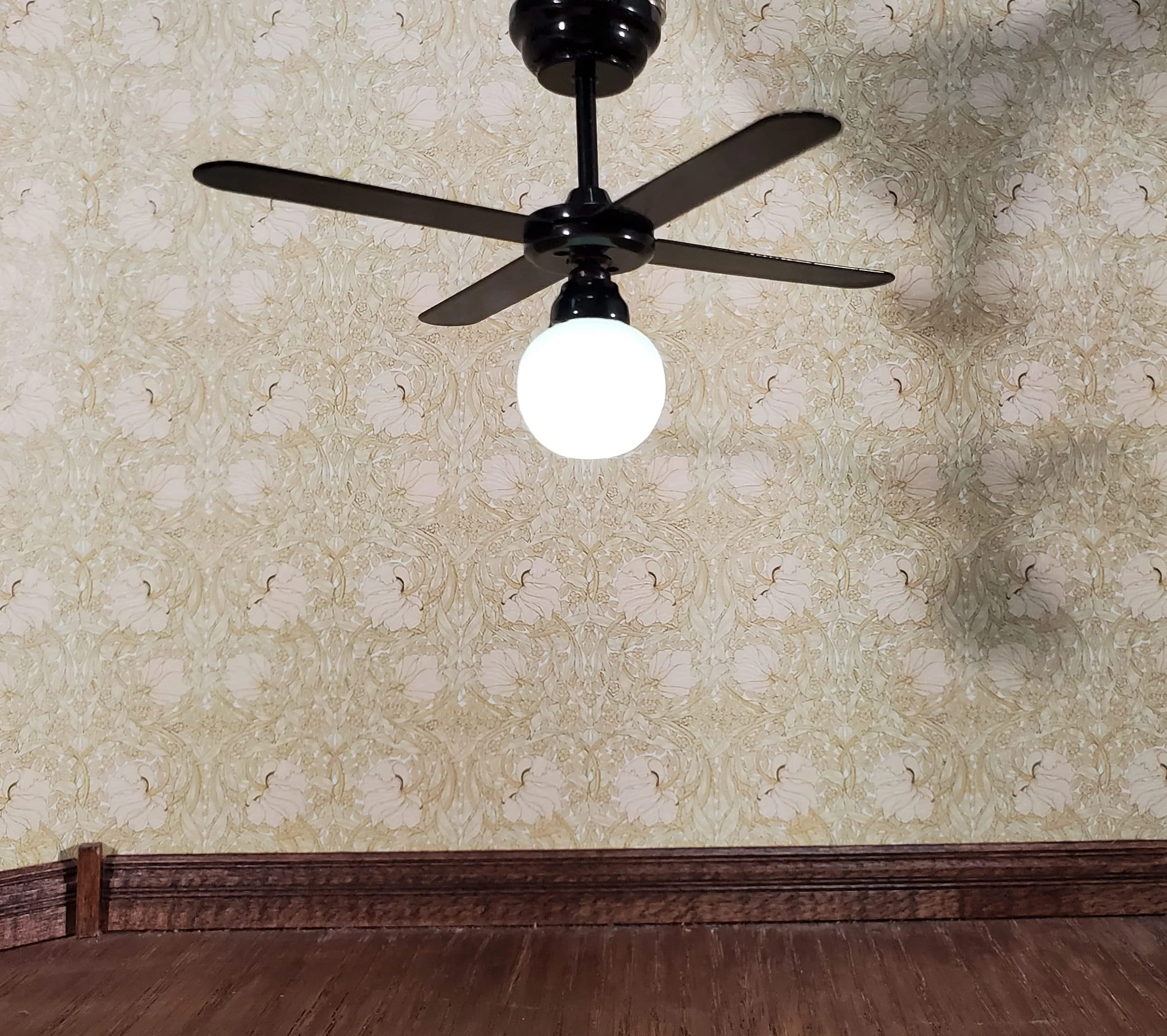 Dollhouse Ceiling Fan Light Black LED Battery 4 Blades 1:12 Scale Houseworks - Image 4