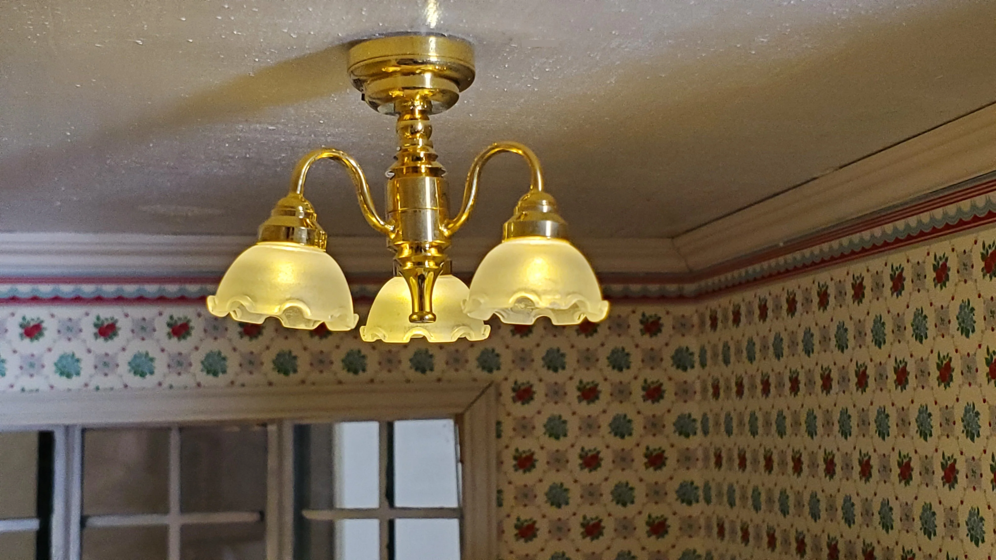 Dollhouse Chandelier Battery Ceiling Light 3 Arm Flower 1:12 Scale Miniature - Image 3