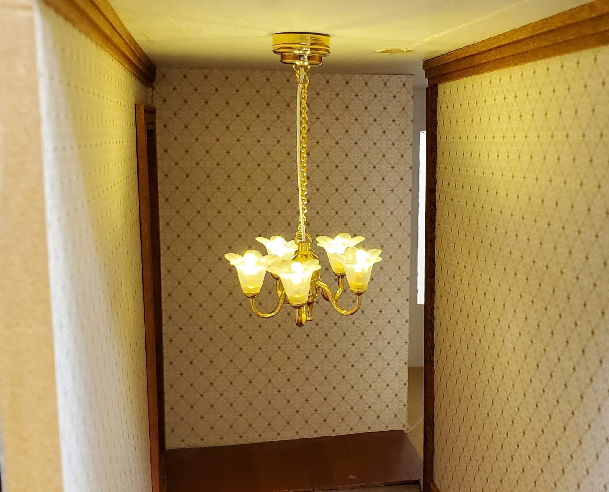 Dollhouse Chandelier Ceiling Wand Light Battery Operated 5 Arm Flower 1:12 Scale - Image 7