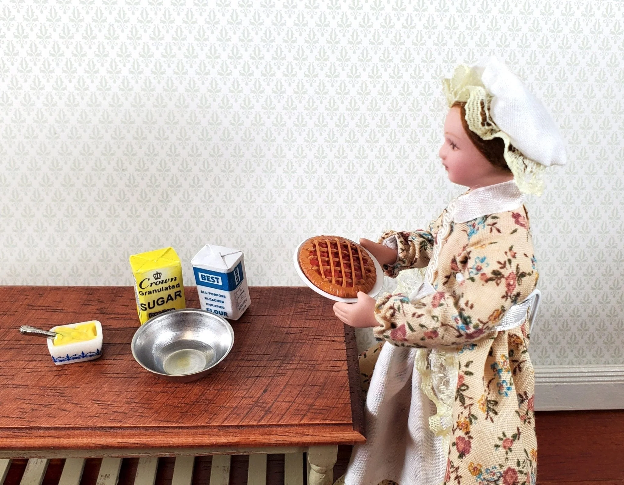 Dollhouse Cherry Pie on Plate 1:12 Scale Miniature Kitchen Food Bakery - Image 2