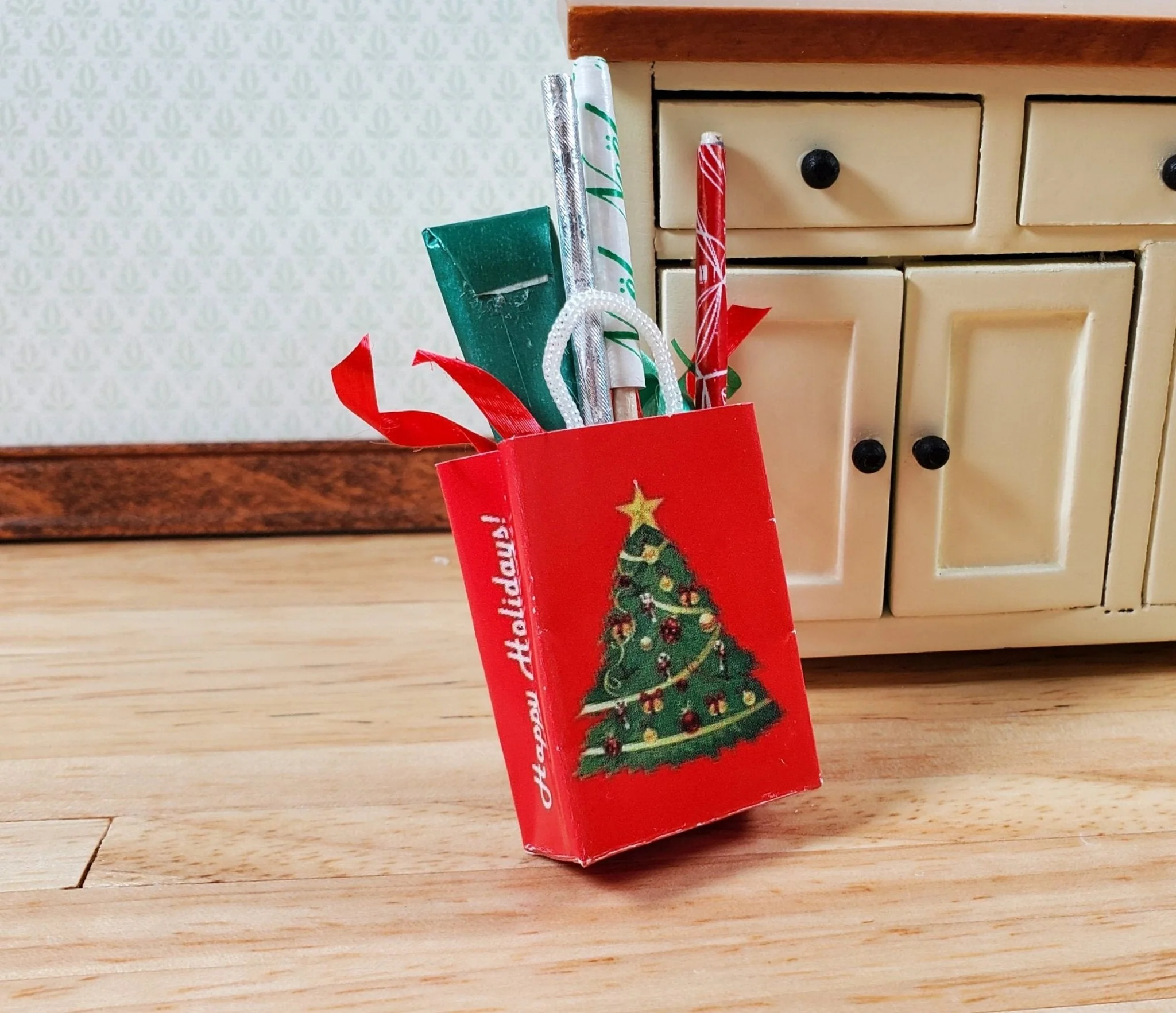 Dollhouse Christmas Holiday Shopping Bag Wrapping Paper Tree 1:12 Scale - Image 3