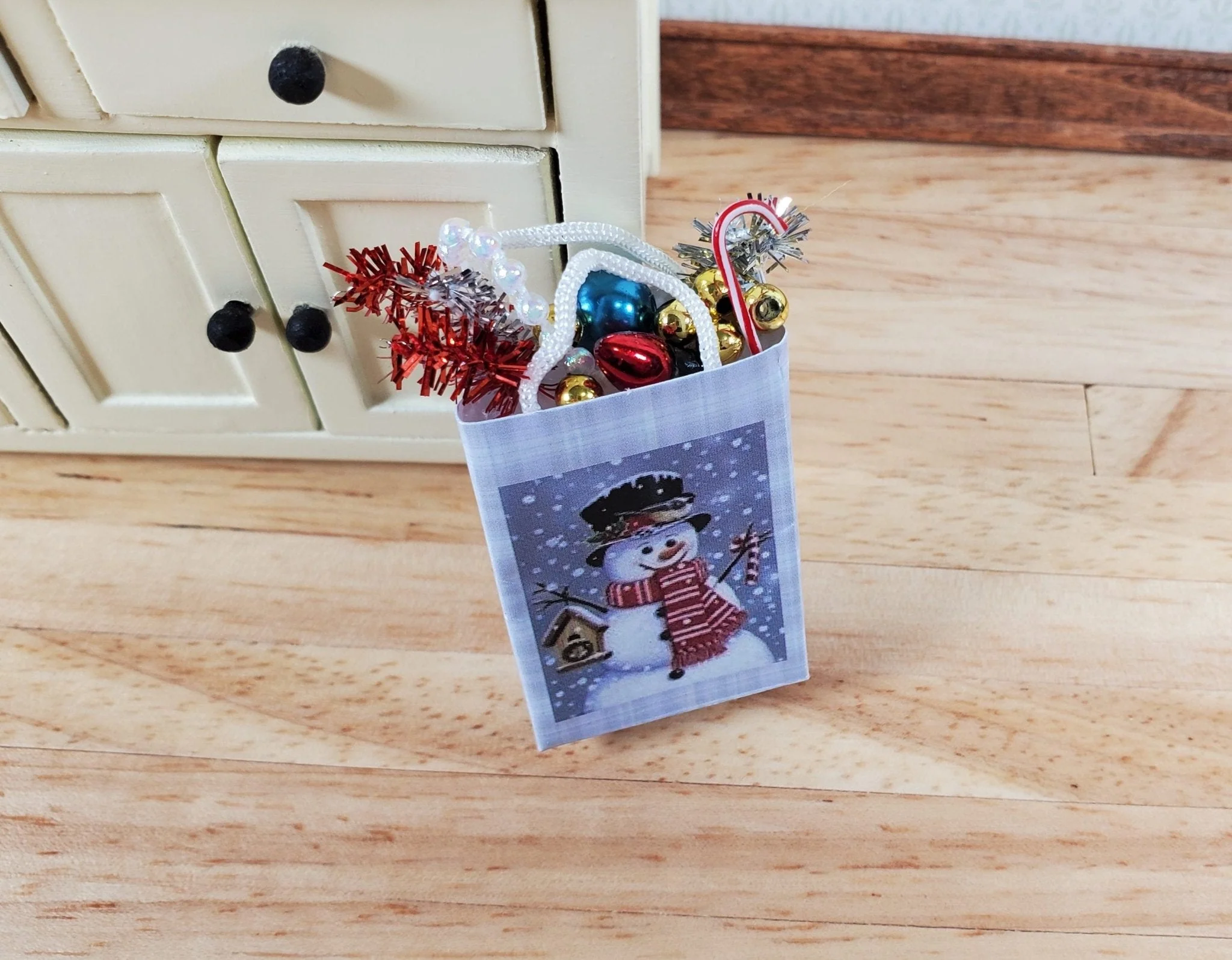Dollhouse Christmas Snowman Holiday Shopping Bag 1:12 Scale Miniature - Image 2
