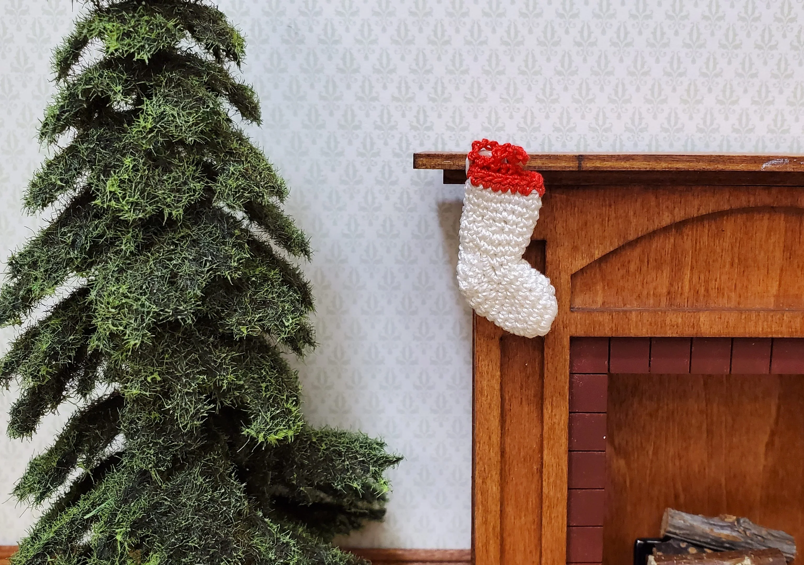 Dollhouse Christmas Stocking White Red Hand Crocheted 1:12 Scale Miniature - Image 2