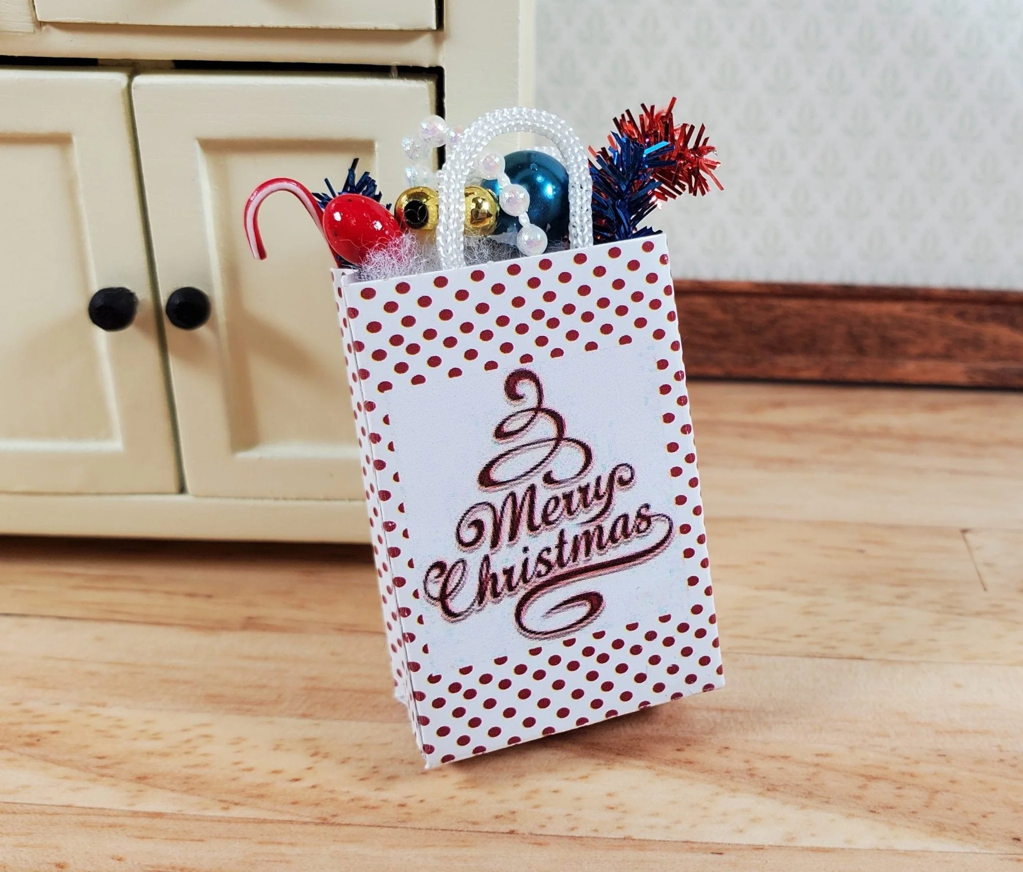 Dollhouse Christmas Theme Holiday Shopping Bag 1:12 Scale Miniature Decor